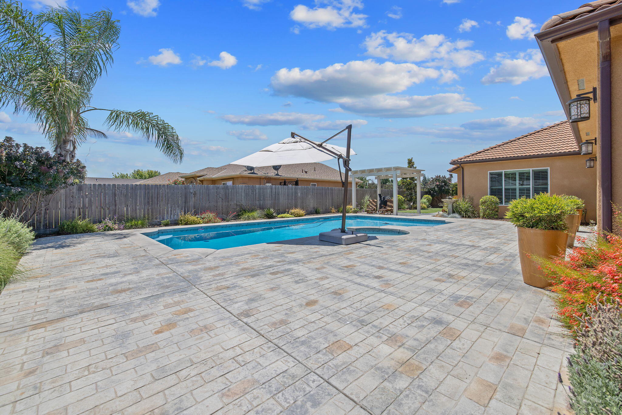 710 Olivewood Dr, Exeter, CA 93221