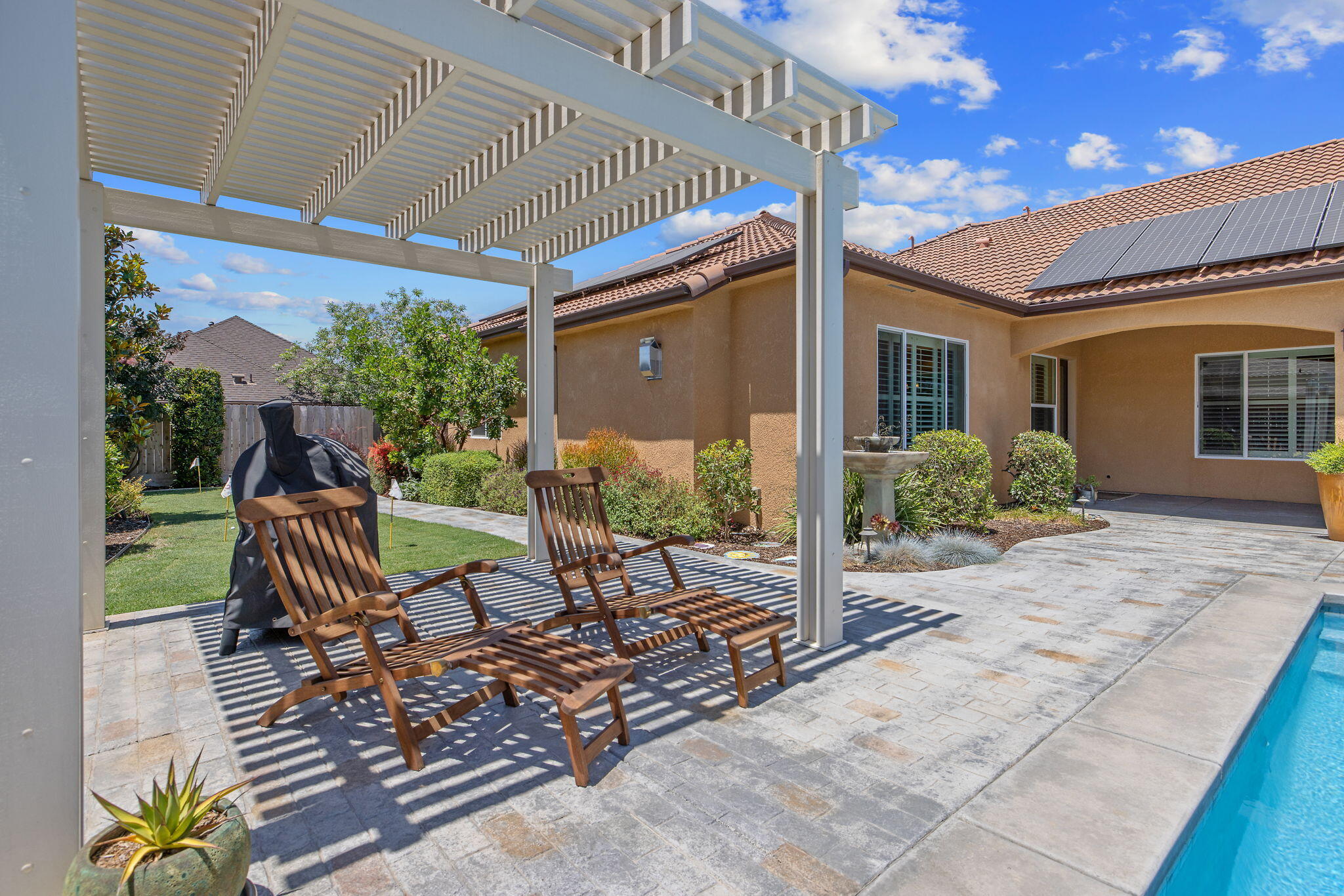 710 Olivewood Dr, Exeter, CA 93221