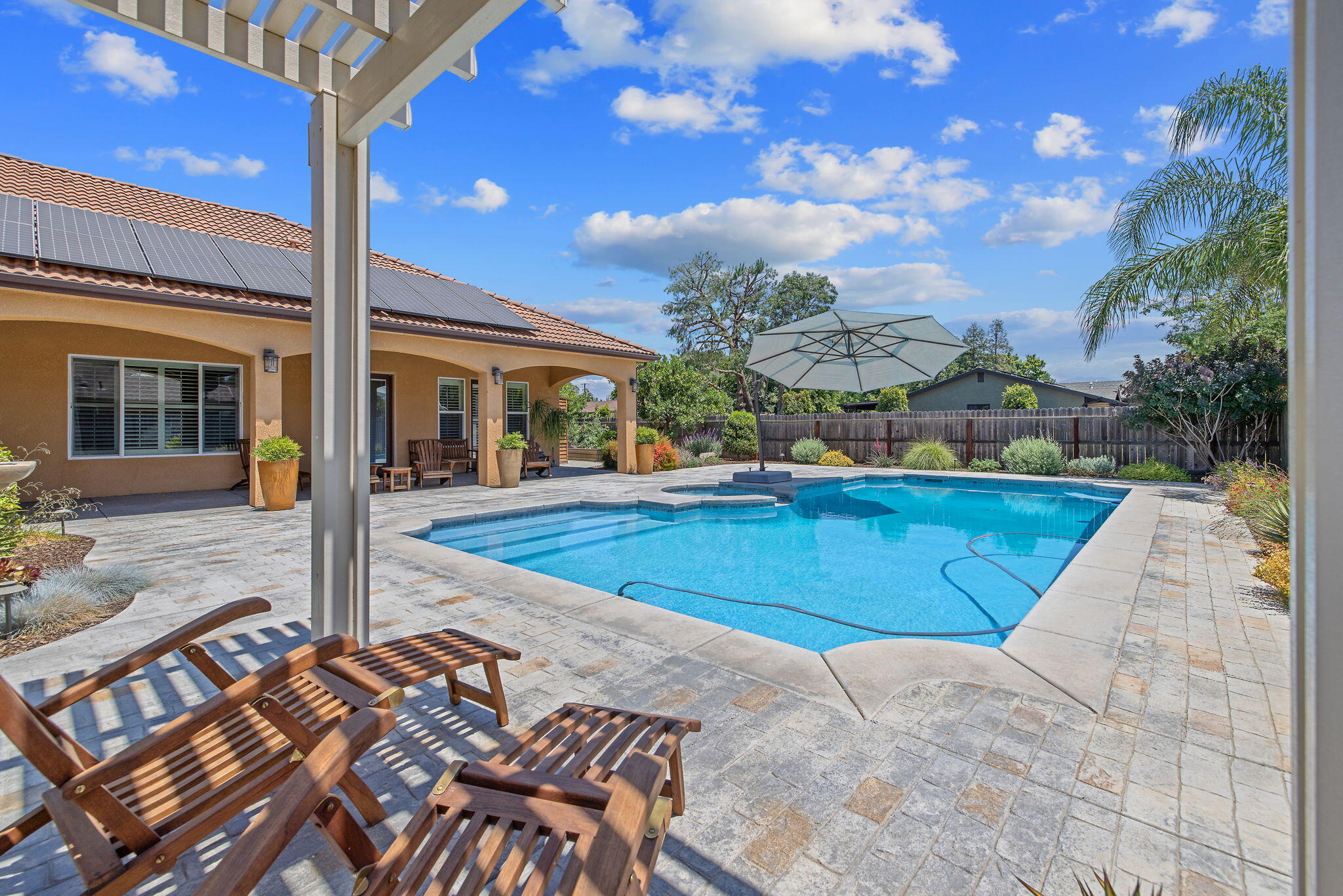 710 Olivewood Dr, Exeter, CA 93221