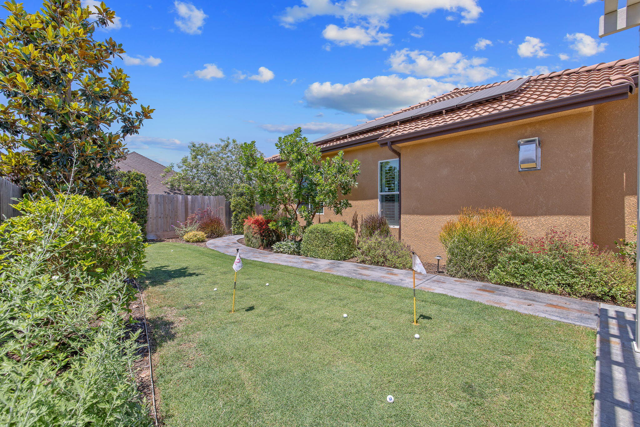 710 Olivewood Dr, Exeter, CA 93221