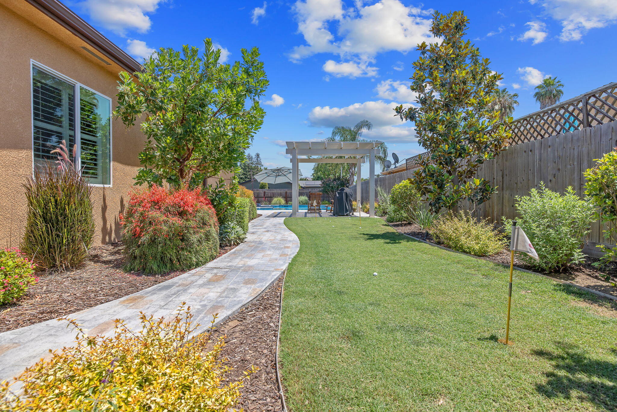 710 Olivewood Dr, Exeter, CA 93221