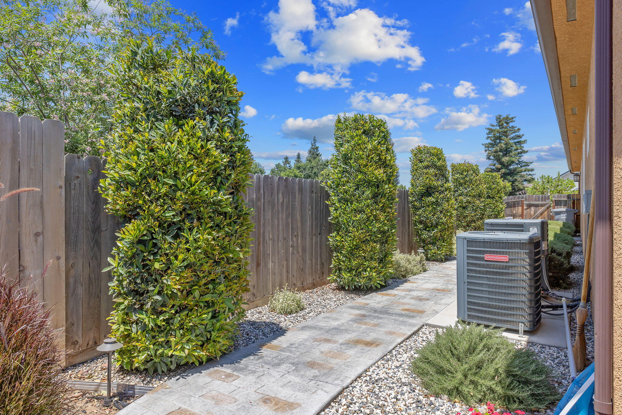 710 Olivewood Dr, Exeter, CA 93221