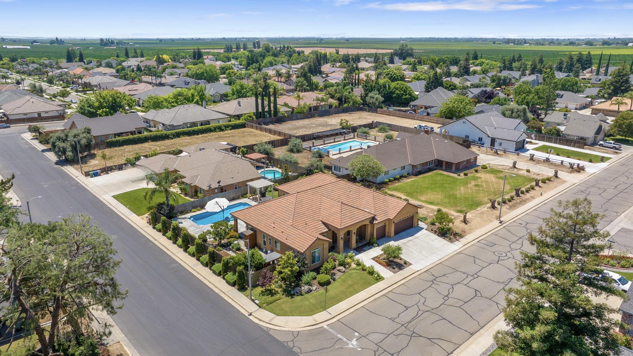 710 Olivewood Dr, Exeter, CA 93221