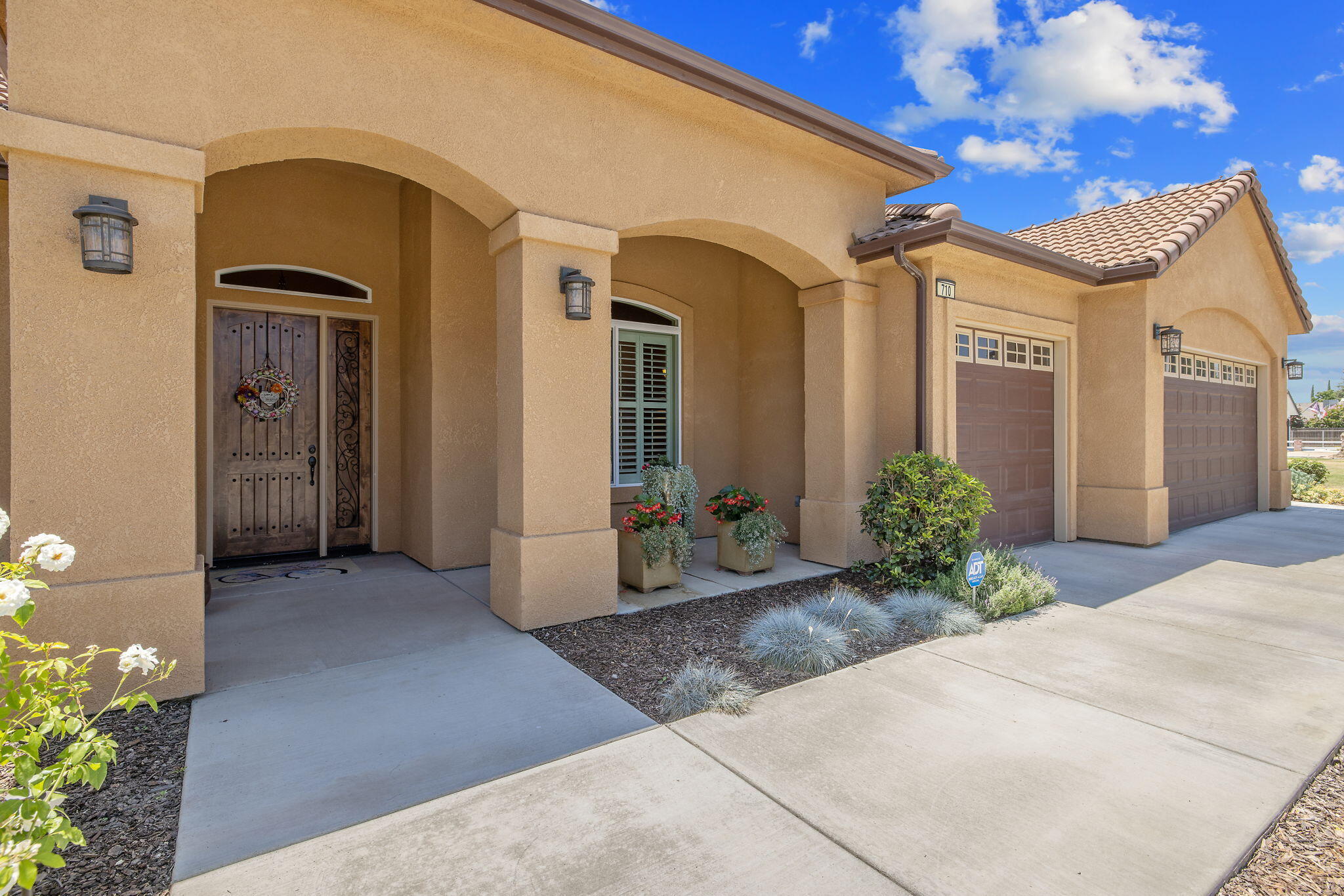 710 Olivewood Dr, Exeter, CA 93221