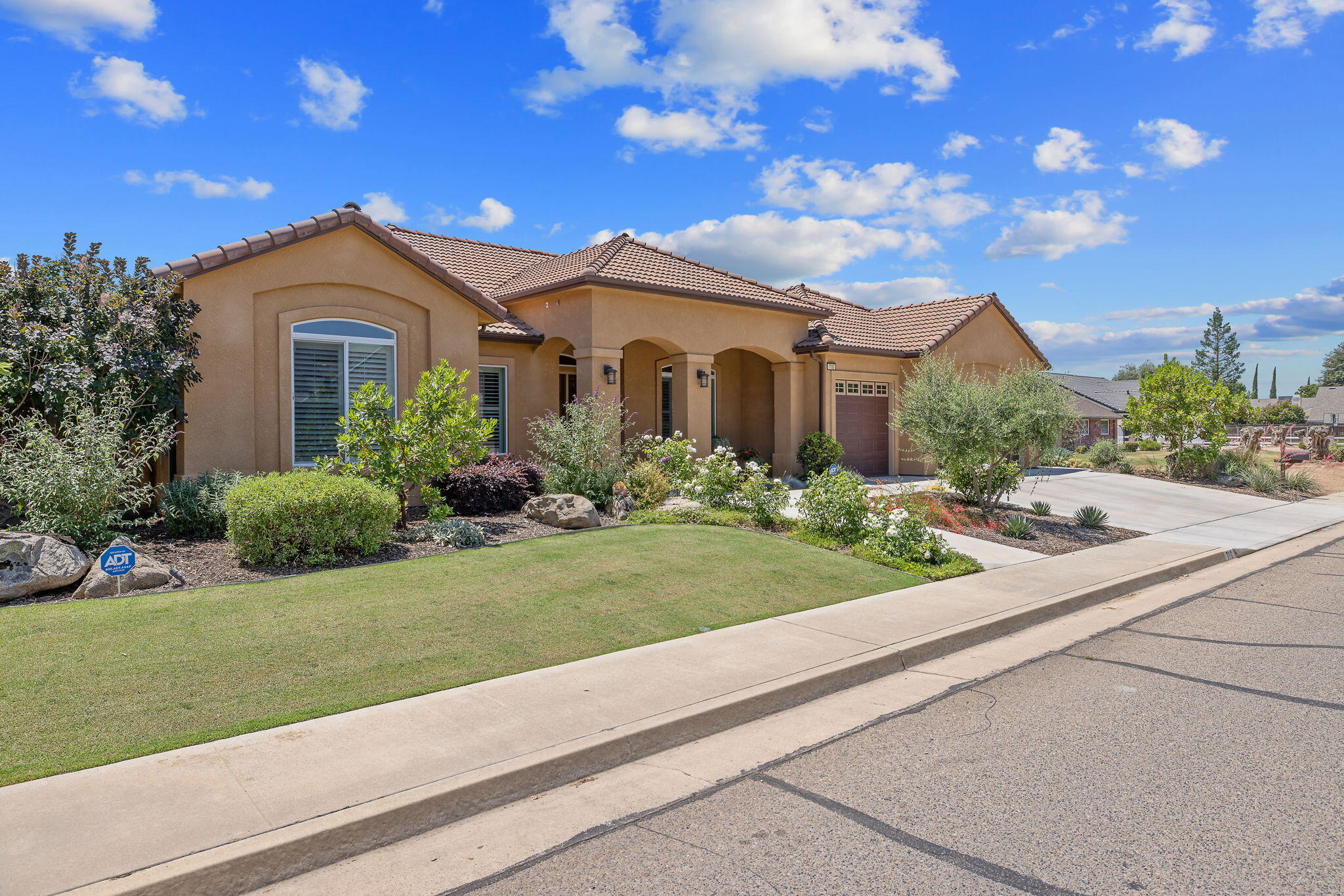 710 Olivewood Dr, Exeter, CA 93221