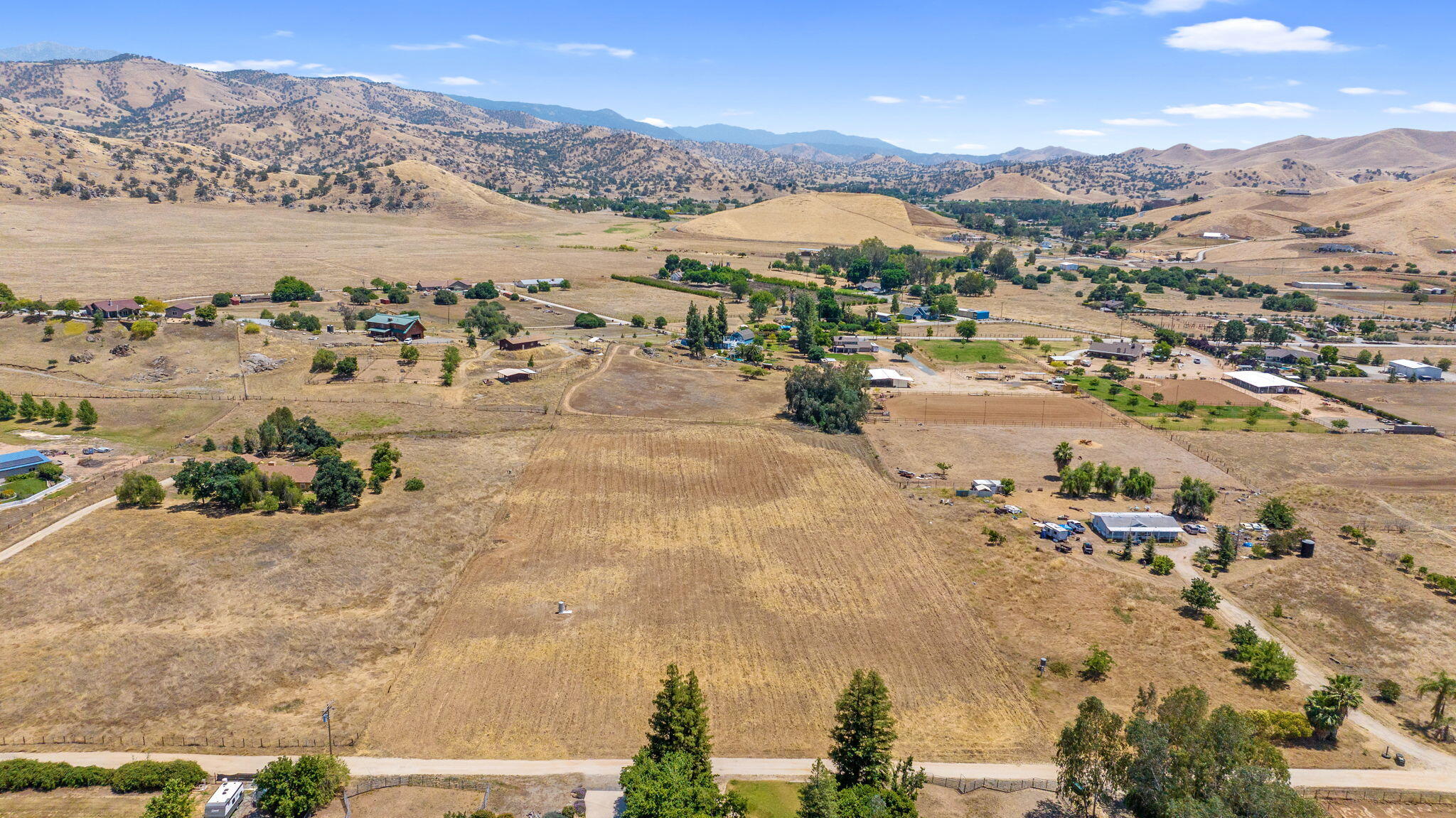 30814 Hill Dr, Exeter, CA 93221