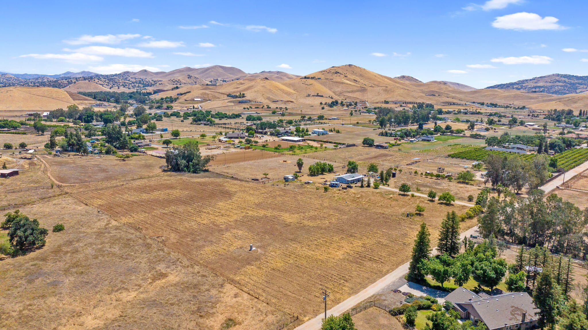 30814 Hill Dr, Exeter, CA 93221