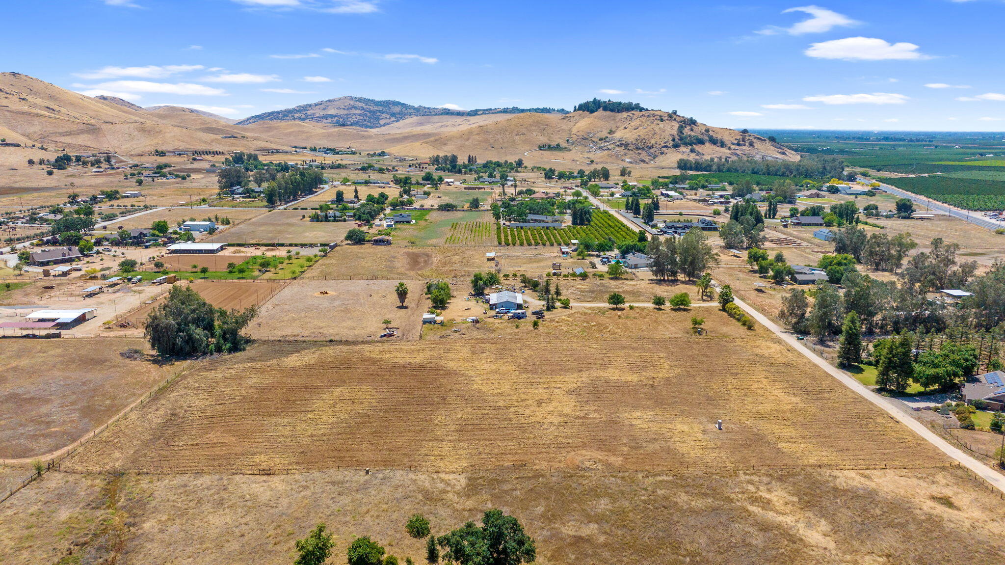 30814 Hill Dr, Exeter, CA 93221