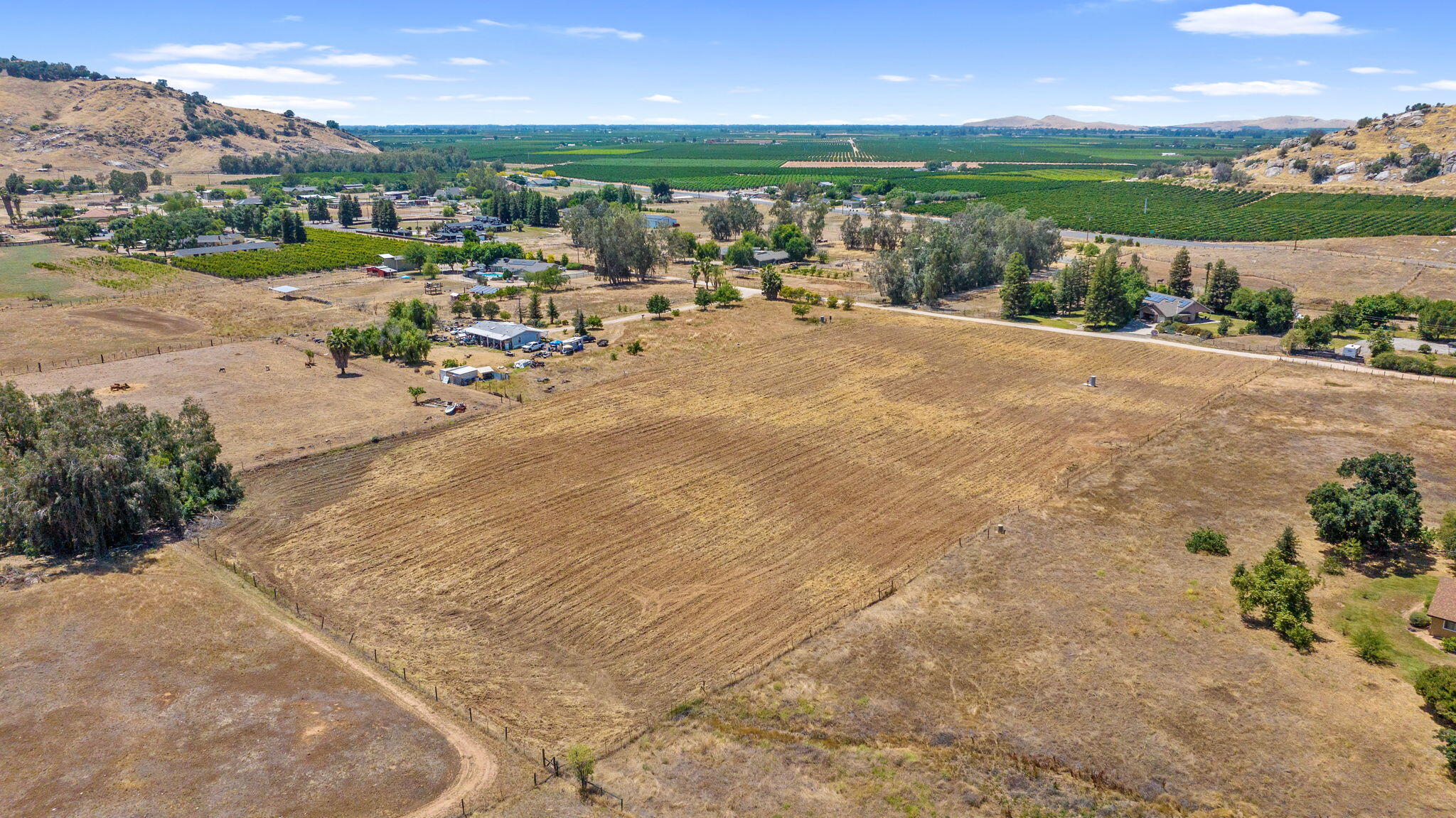 30814 Hill Dr, Exeter, CA 93221