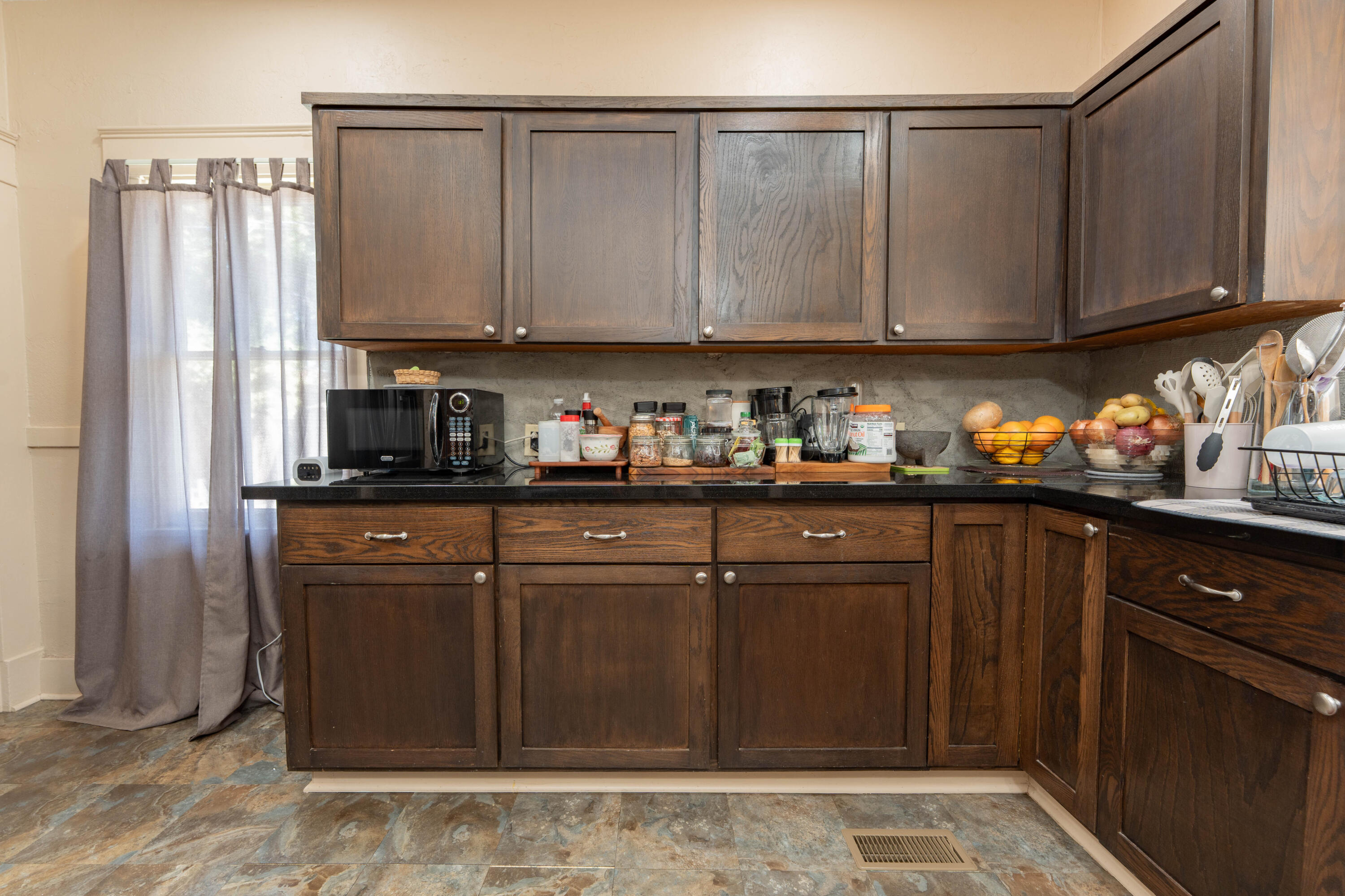 378 E Mill Ave, Porterville, CA 93257