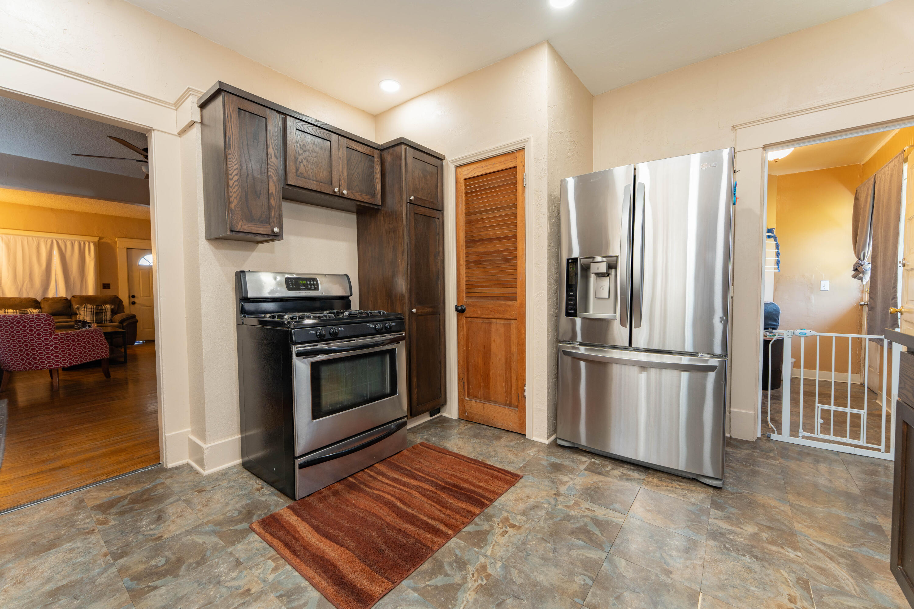 378 E Mill Ave, Porterville, CA 93257