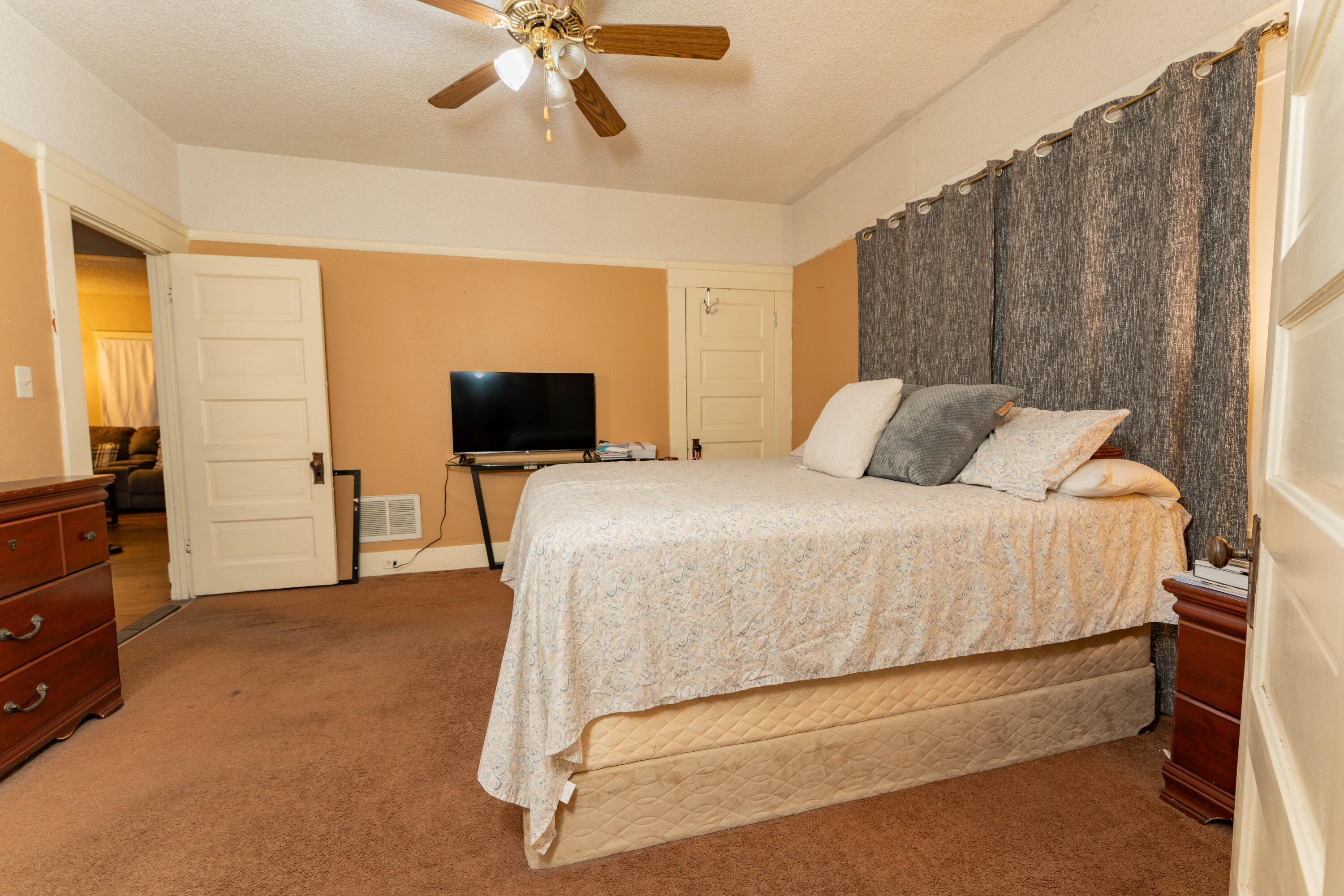 378 E Mill Ave, Porterville, CA 93257