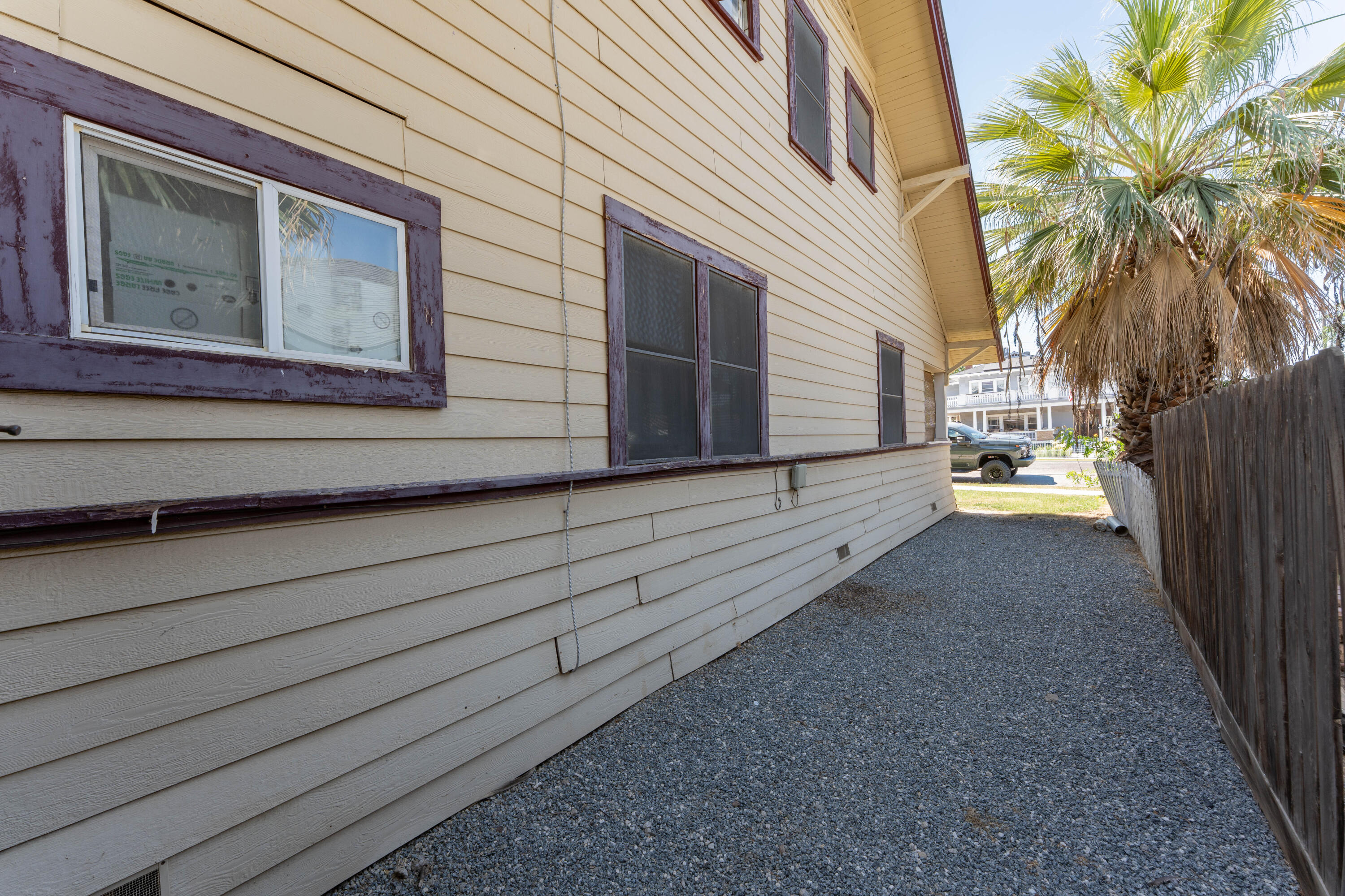 378 E Mill Ave, Porterville, CA 93257