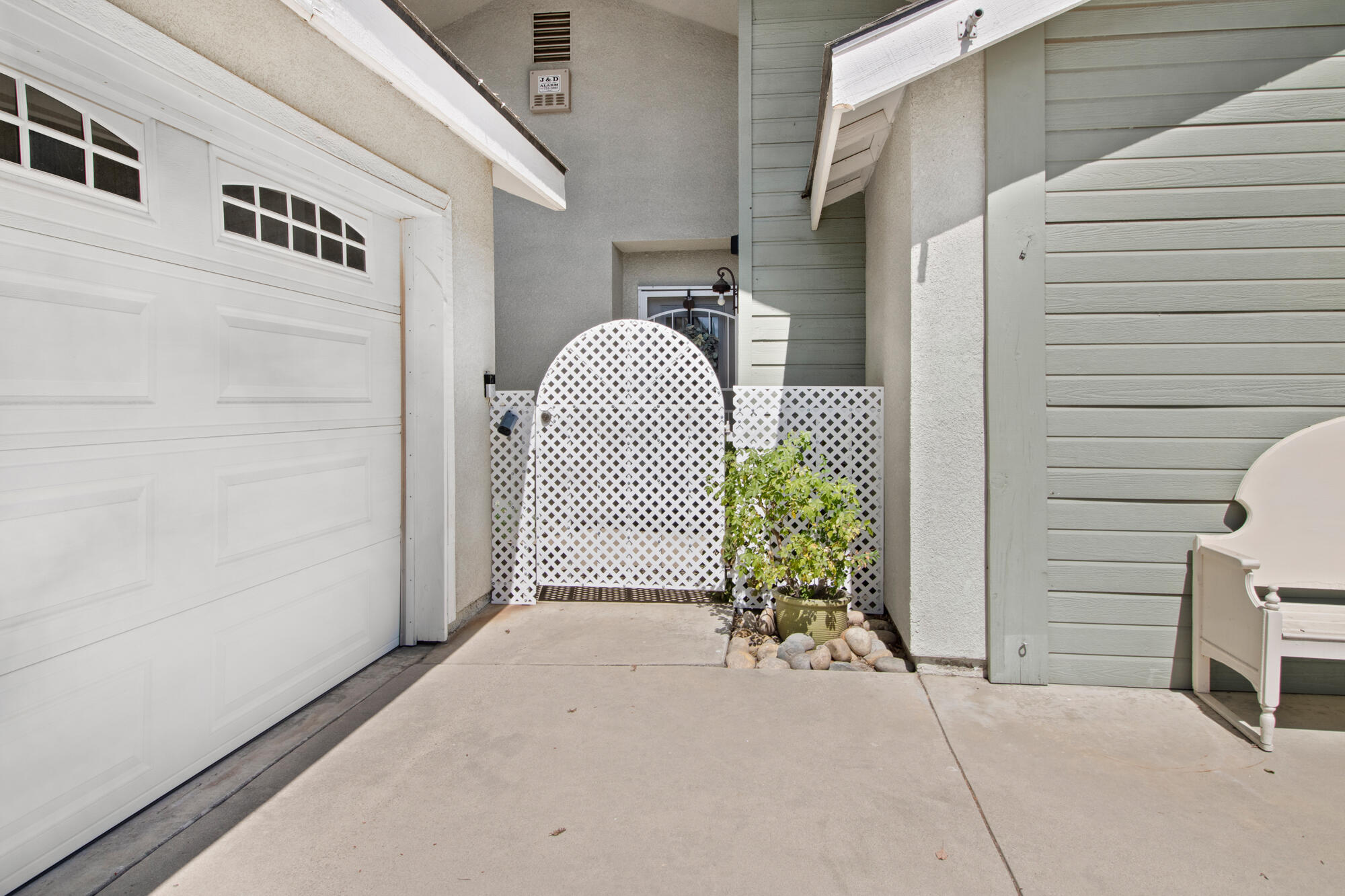 1421 E Castleview Dr, Visalia, CA 93292
