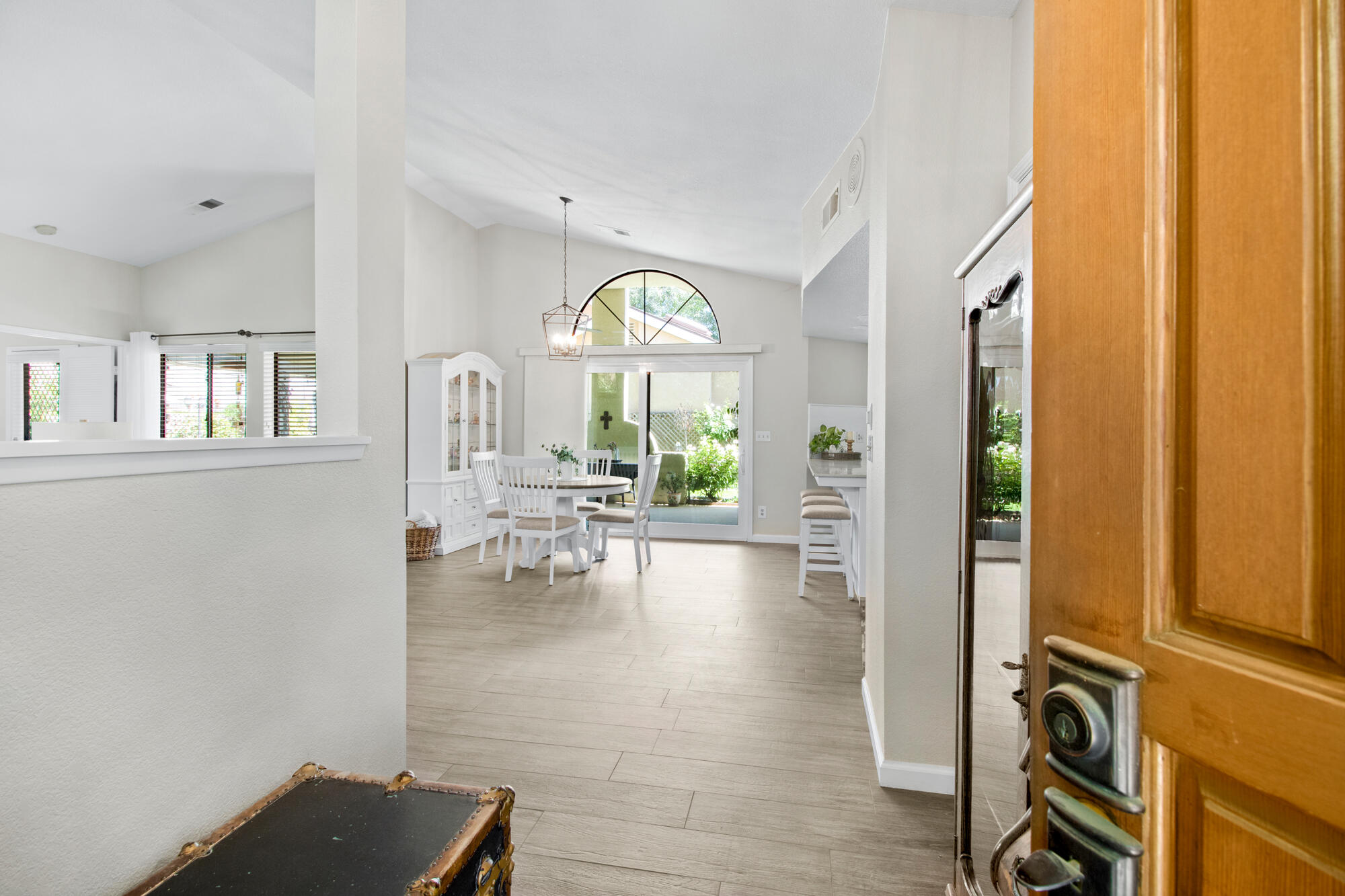1421 E Castleview Dr, Visalia, CA 93292