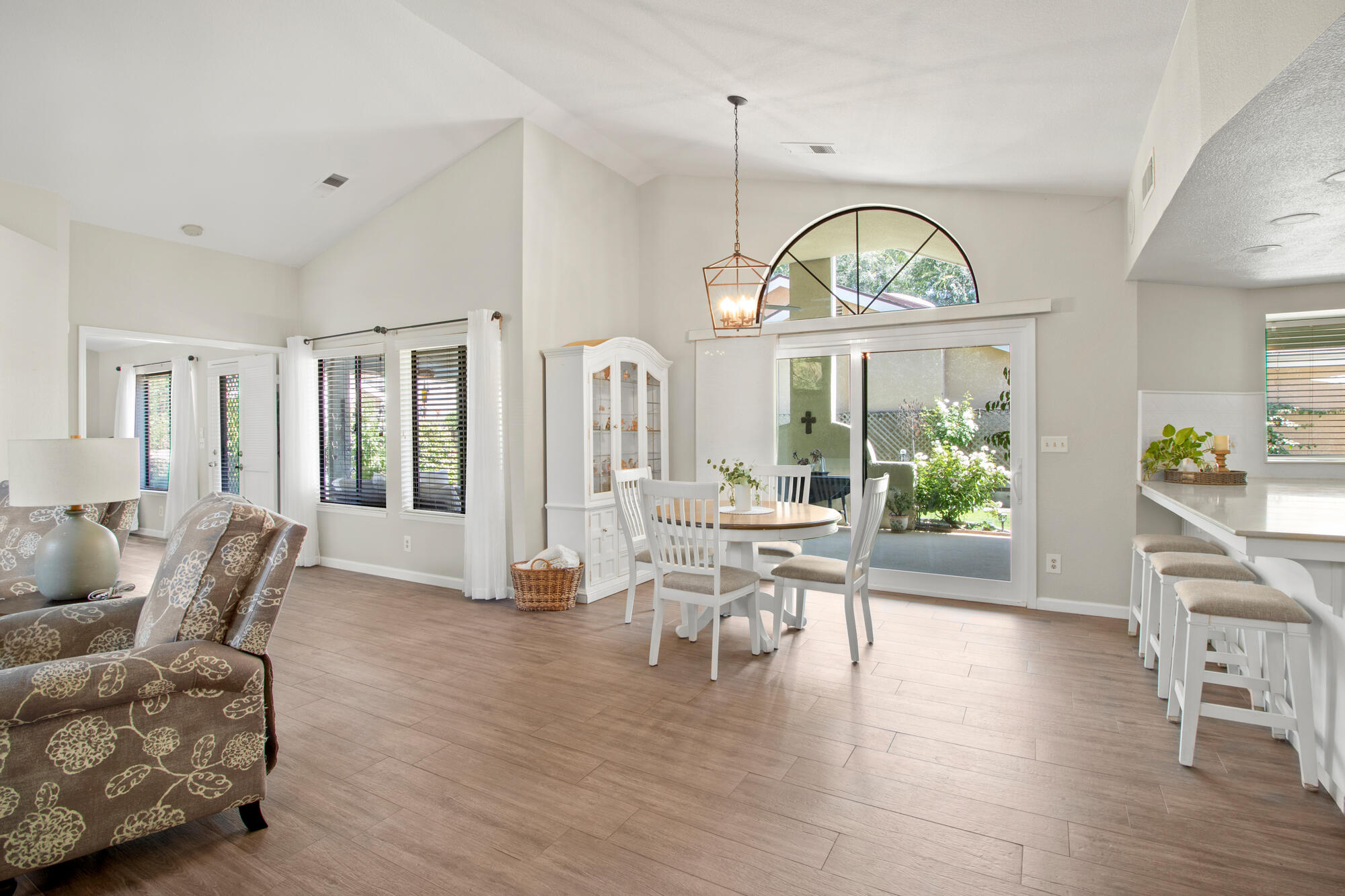 1421 E Castleview Dr, Visalia, CA 93292
