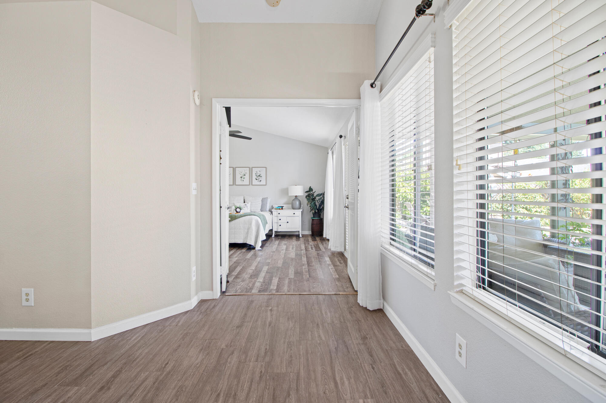 1421 E Castleview Dr, Visalia, CA 93292