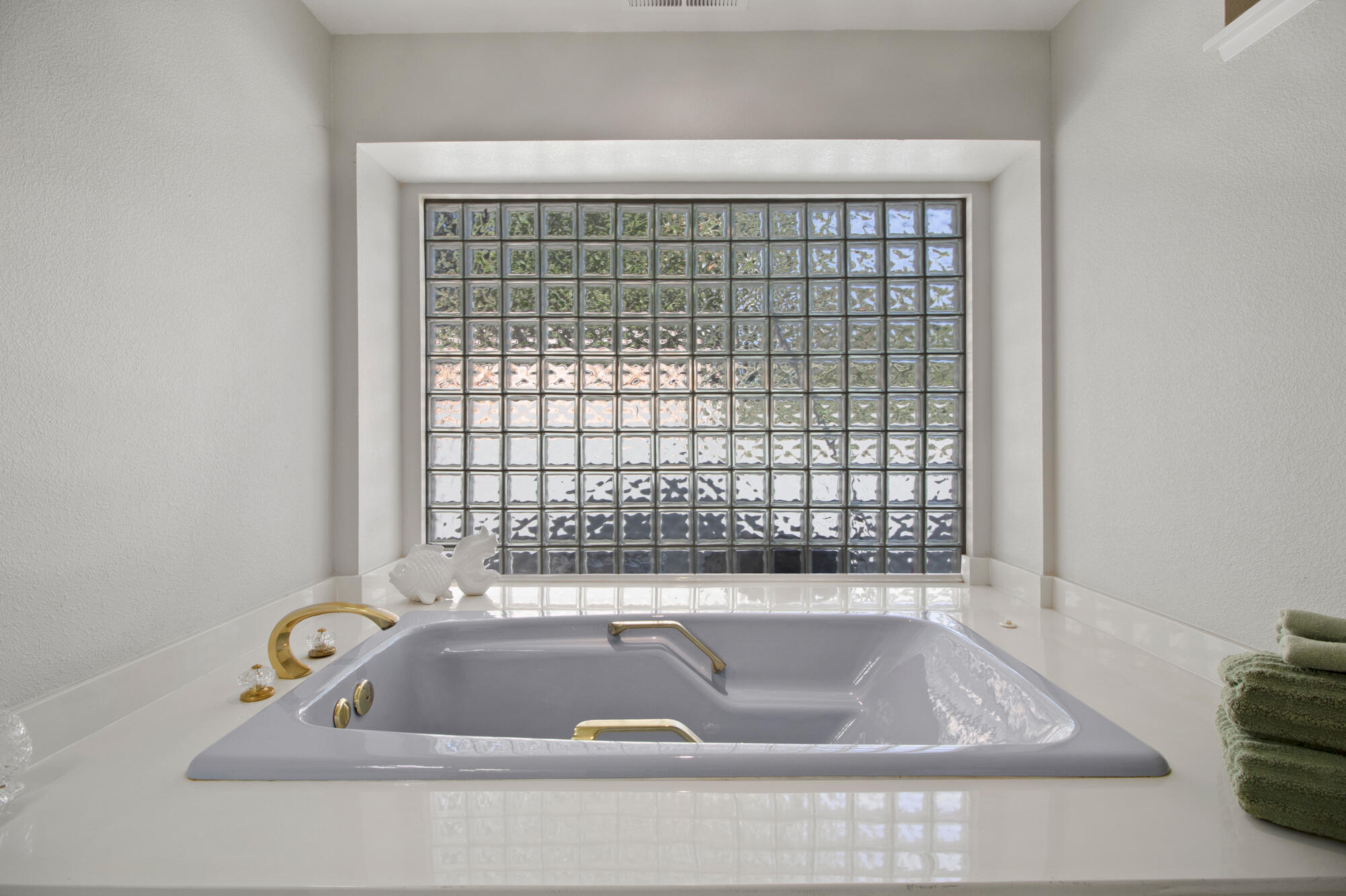 1421 E Castleview Dr, Visalia, CA 93292