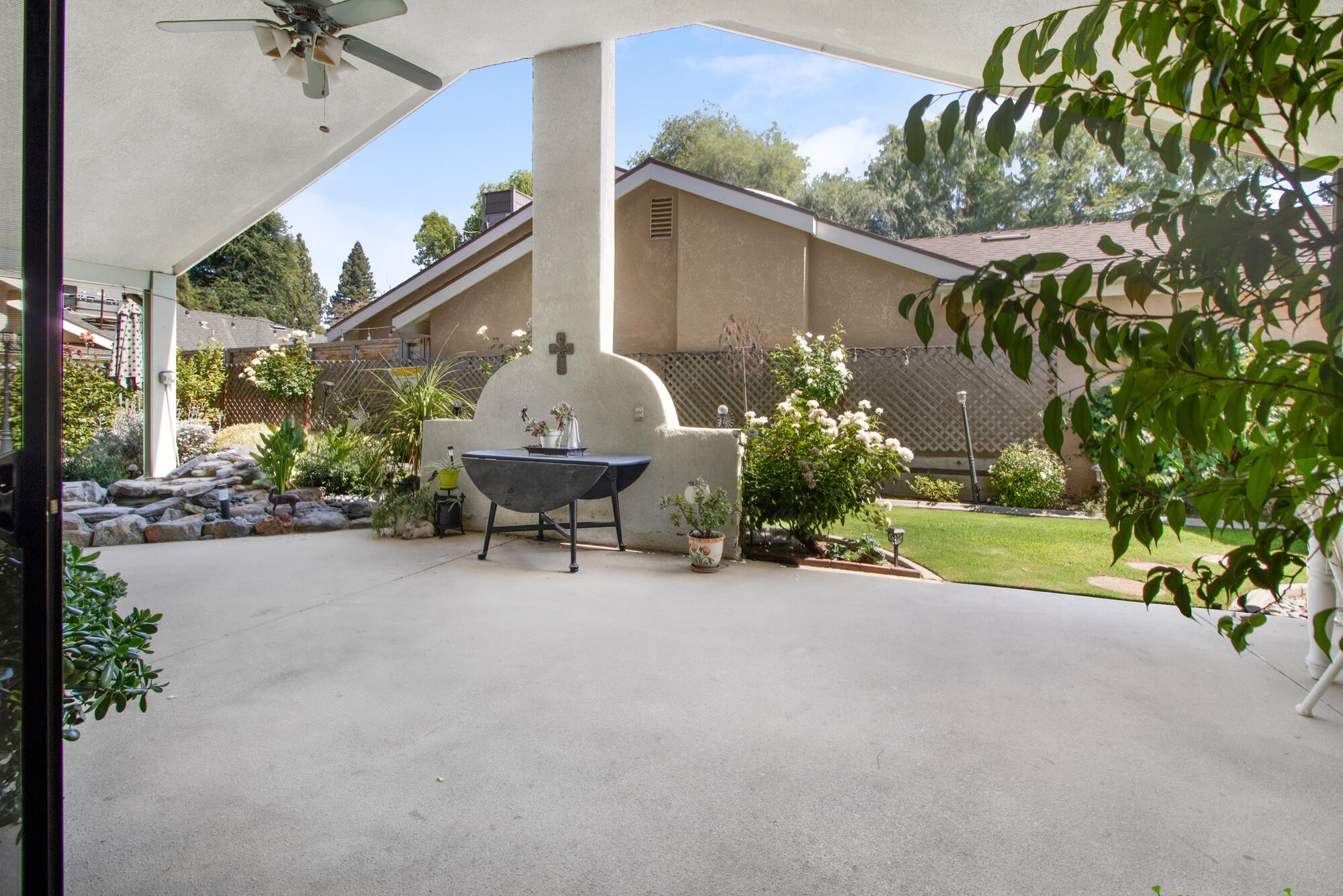 1421 E Castleview Dr, Visalia, CA 93292