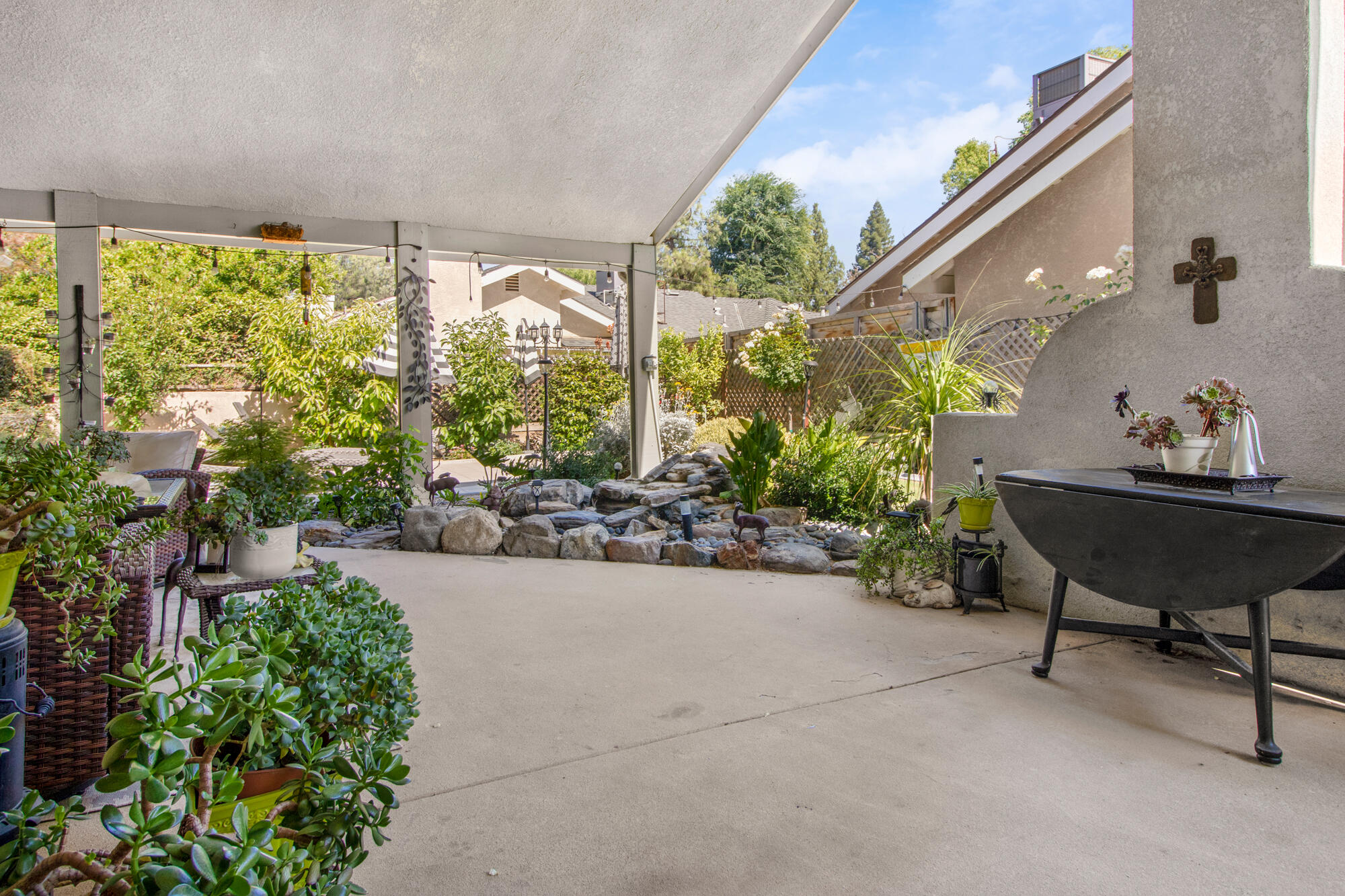 1421 E Castleview Dr, Visalia, CA 93292