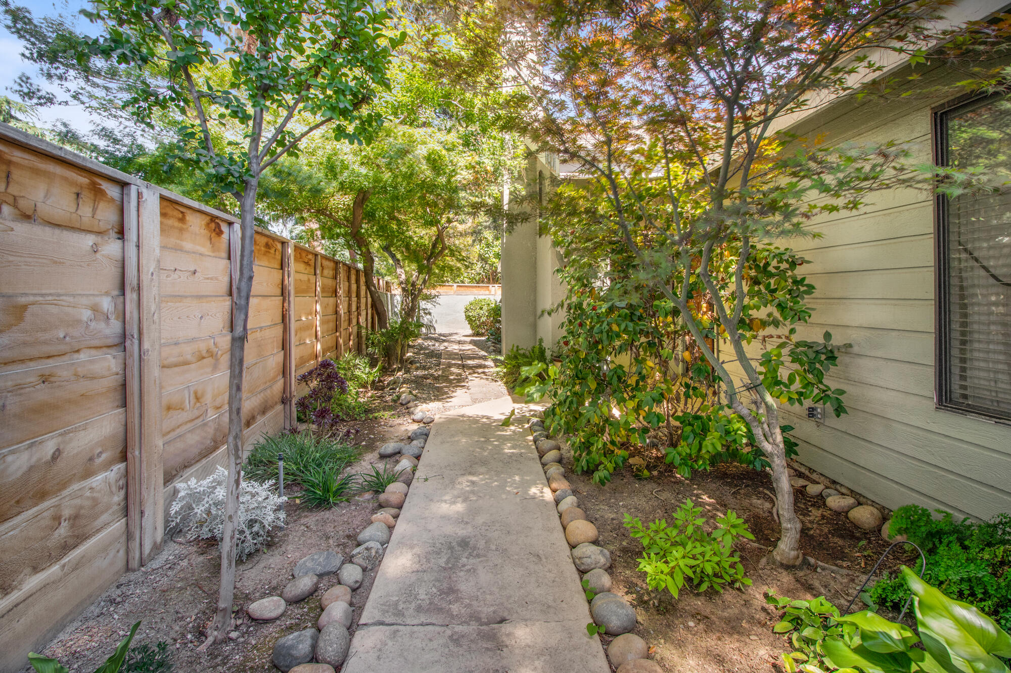 1421 E Castleview Dr, Visalia, CA 93292