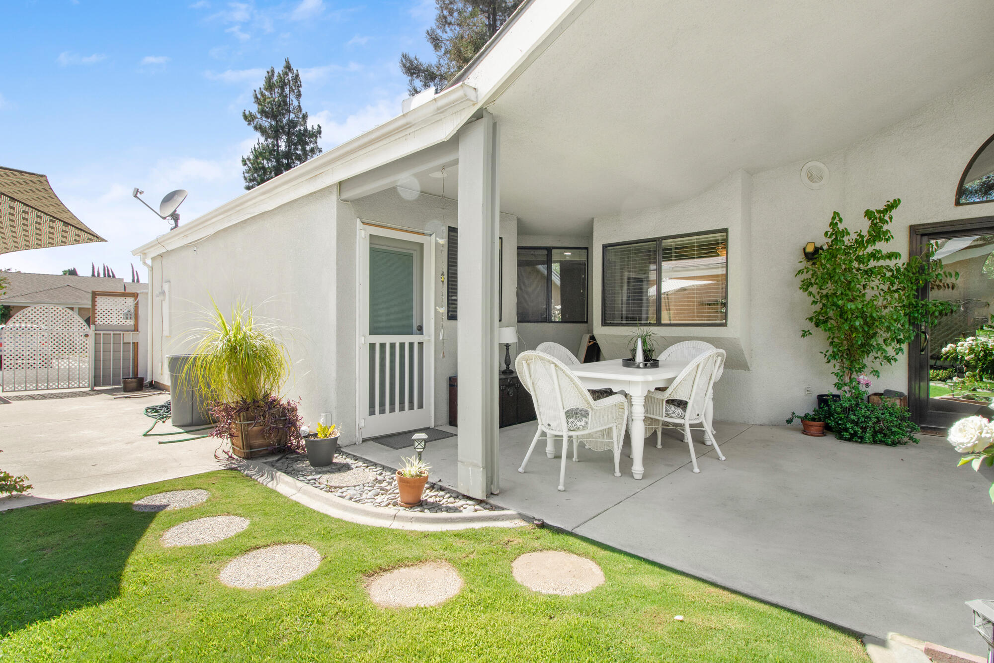 1421 E Castleview Dr, Visalia, CA 93292