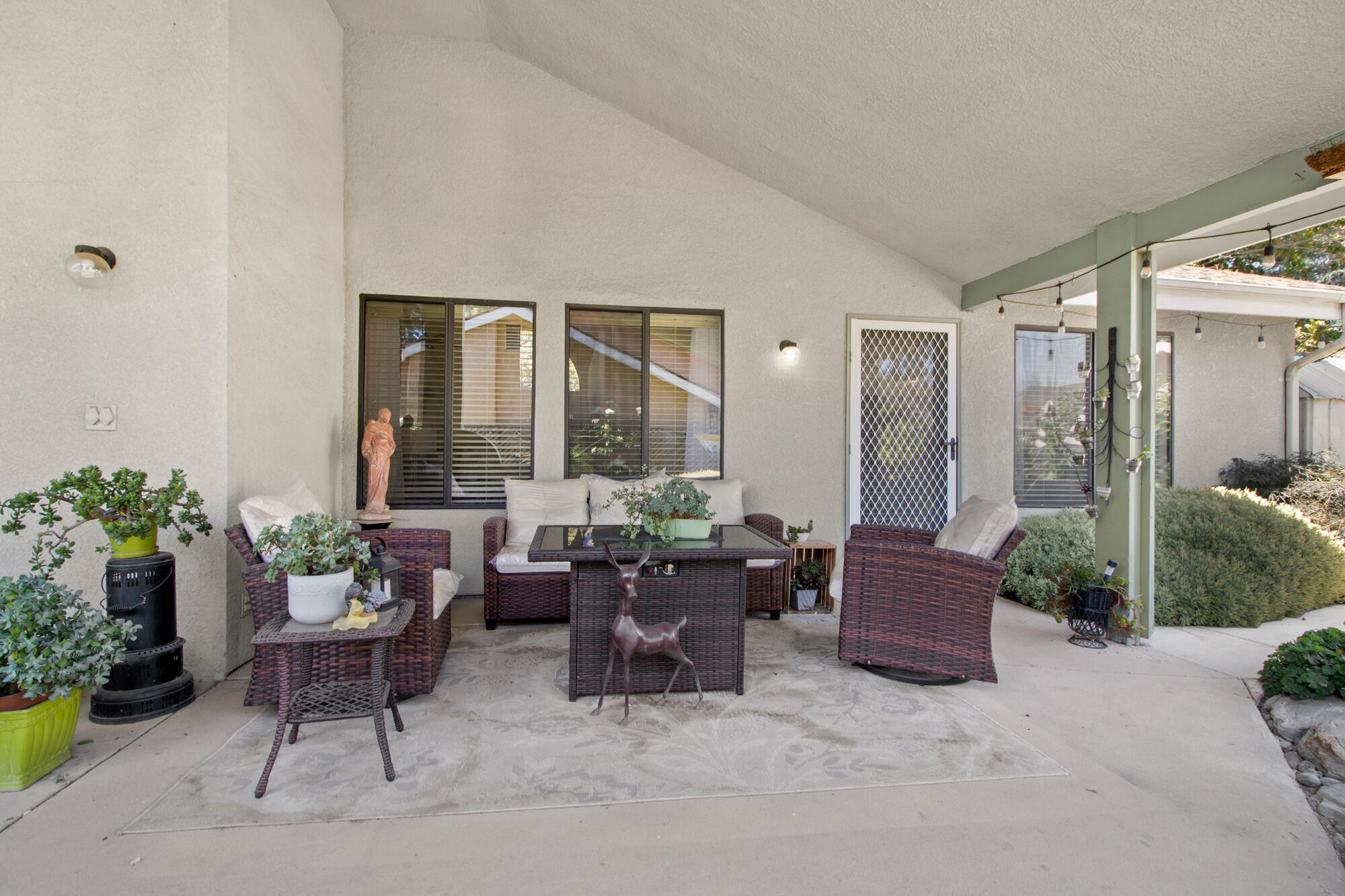 1421 E Castleview Dr, Visalia, CA 93292