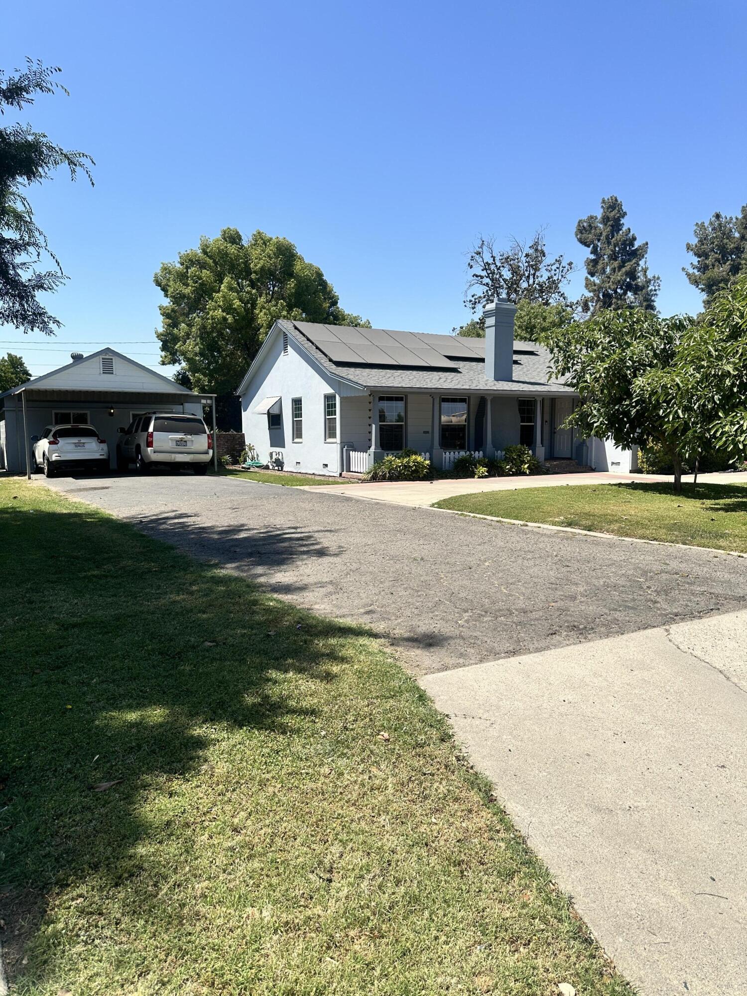 933 E Cross Ave, Tulare, CA 93274