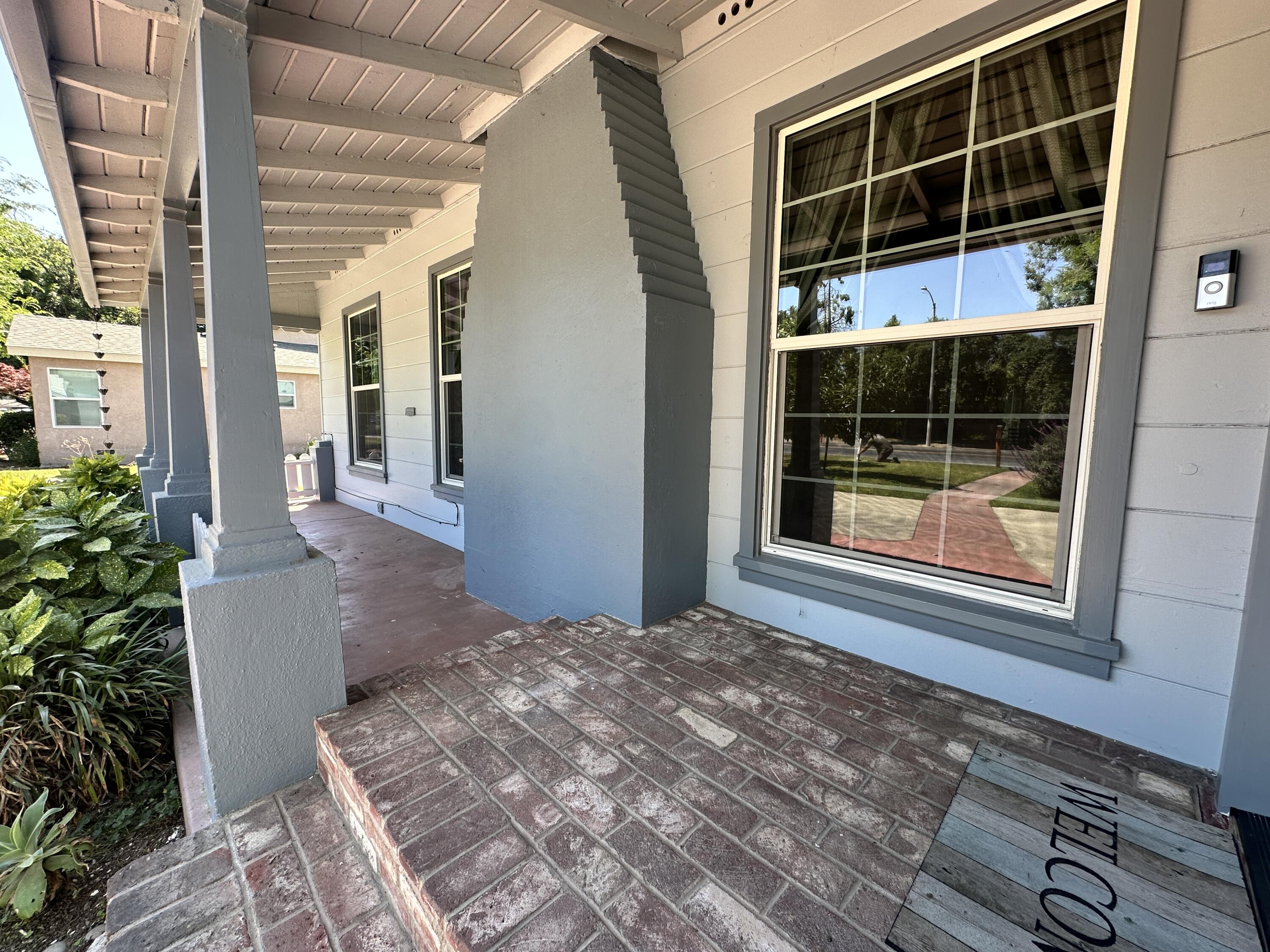 933 E Cross Ave, Tulare, CA 93274