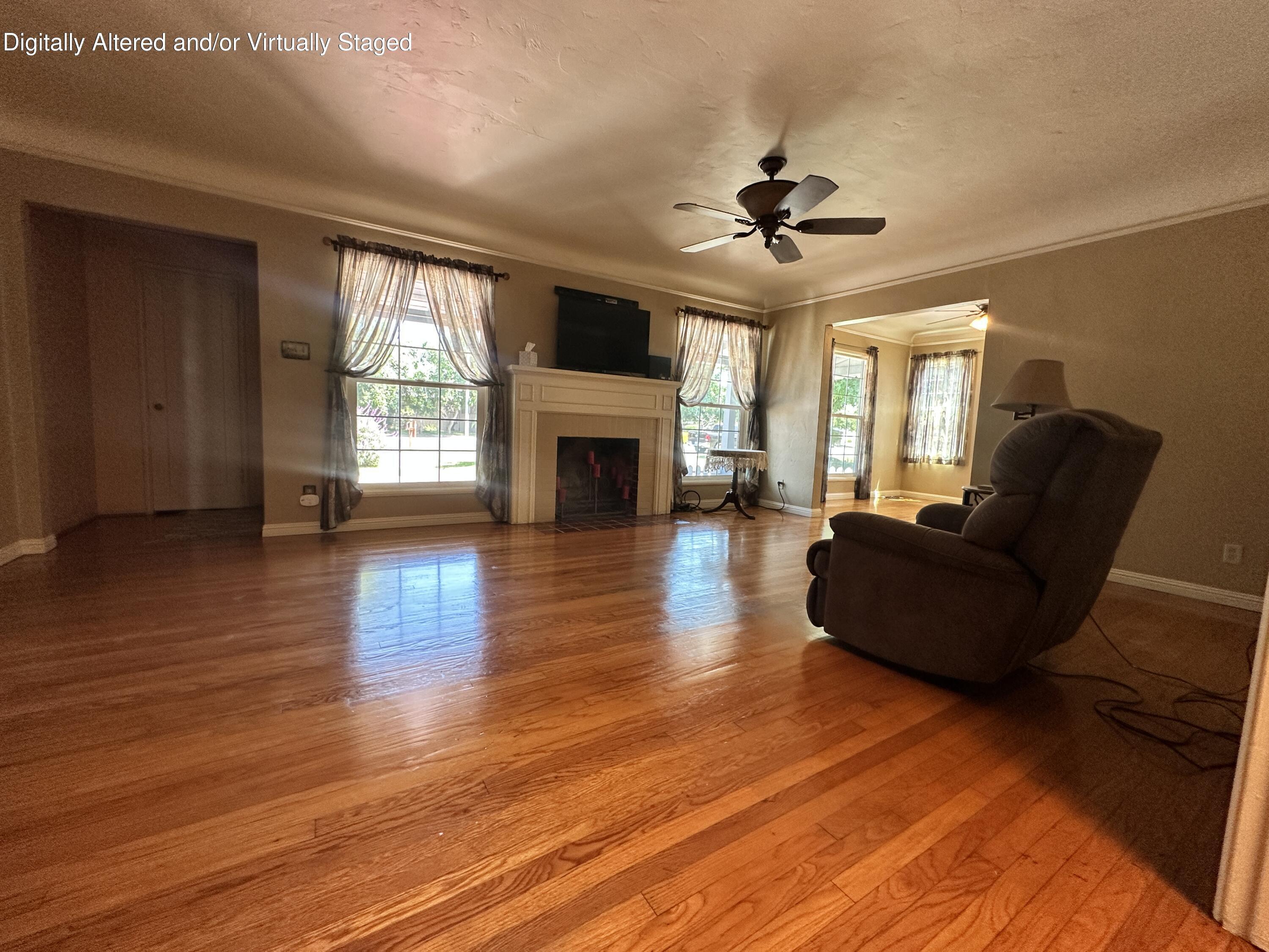 933 E Cross Ave, Tulare, CA 93274