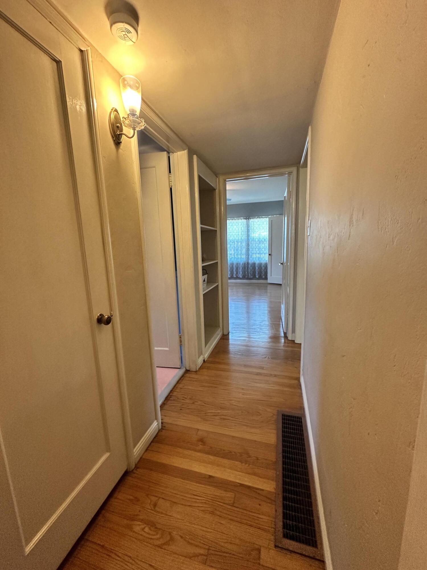 933 E Cross Ave, Tulare, CA 93274