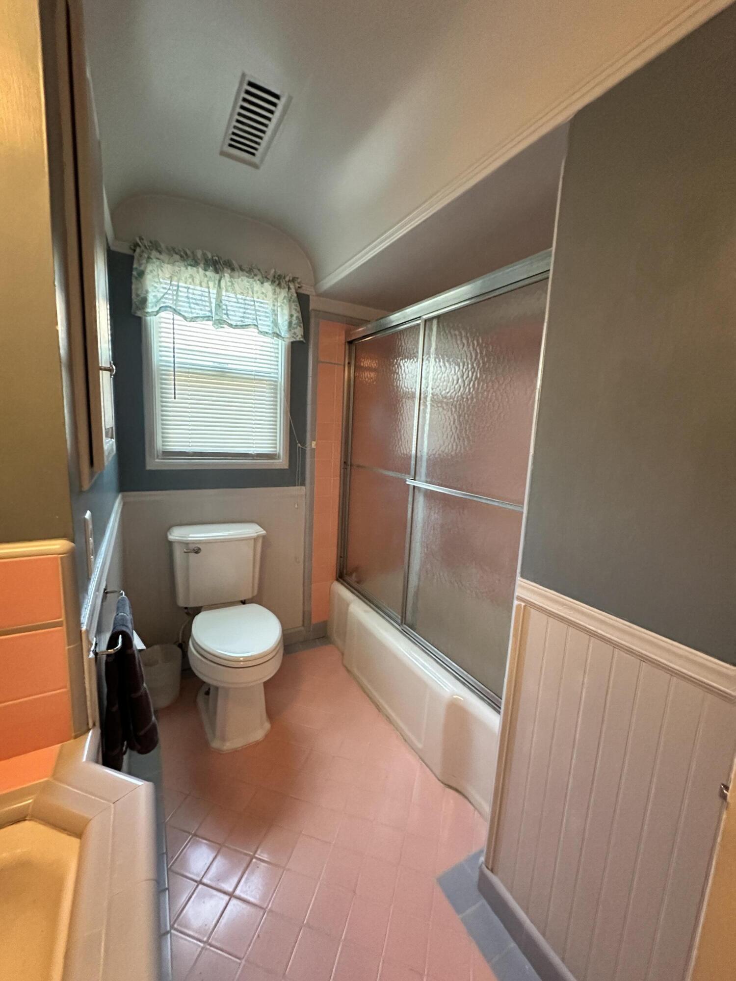 933 E Cross Ave, Tulare, CA 93274