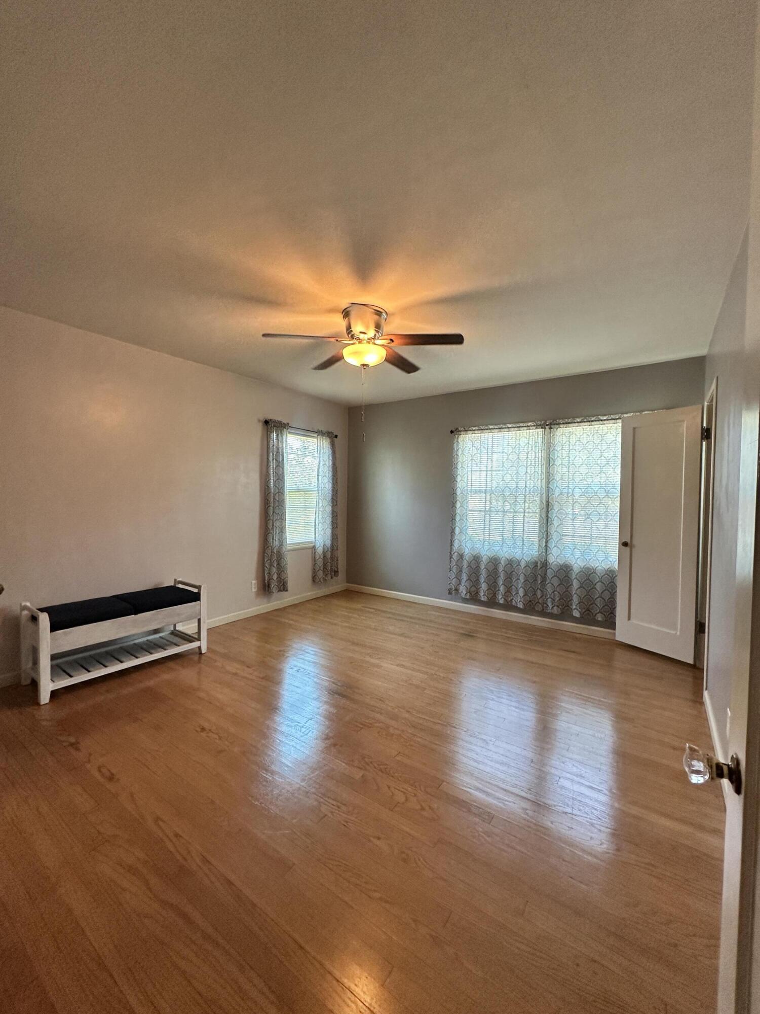 933 E Cross Ave, Tulare, CA 93274