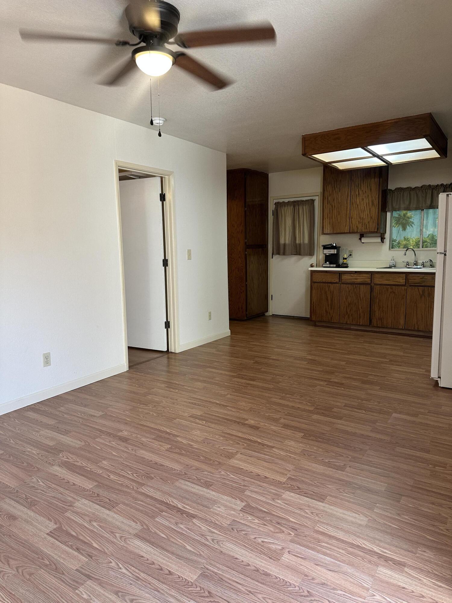 933 E Cross Ave, Tulare, CA 93274