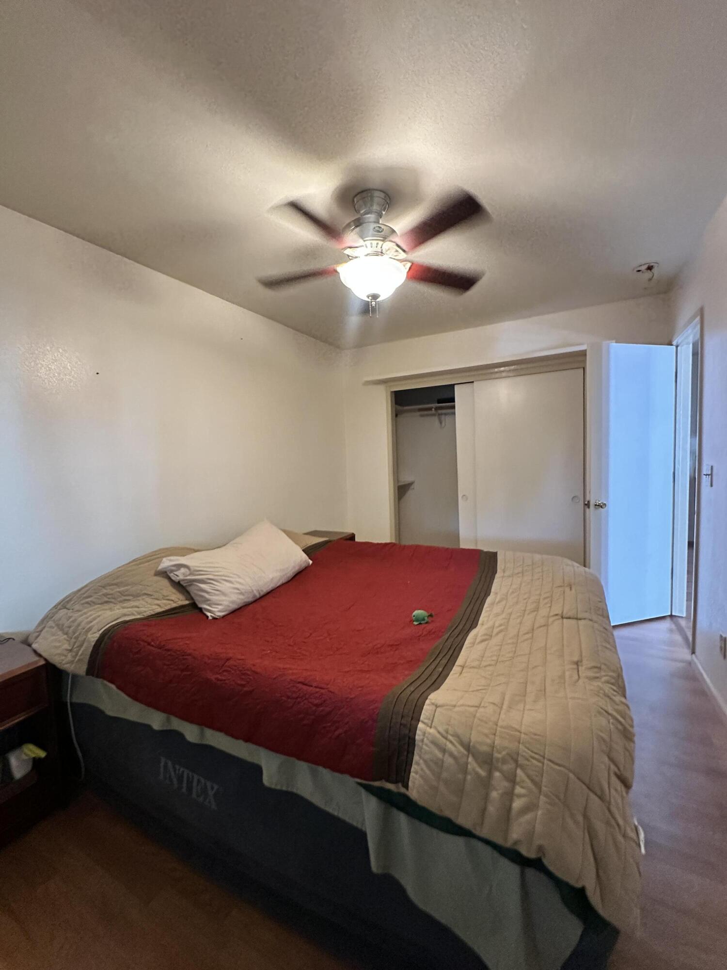 933 E Cross Ave, Tulare, CA 93274