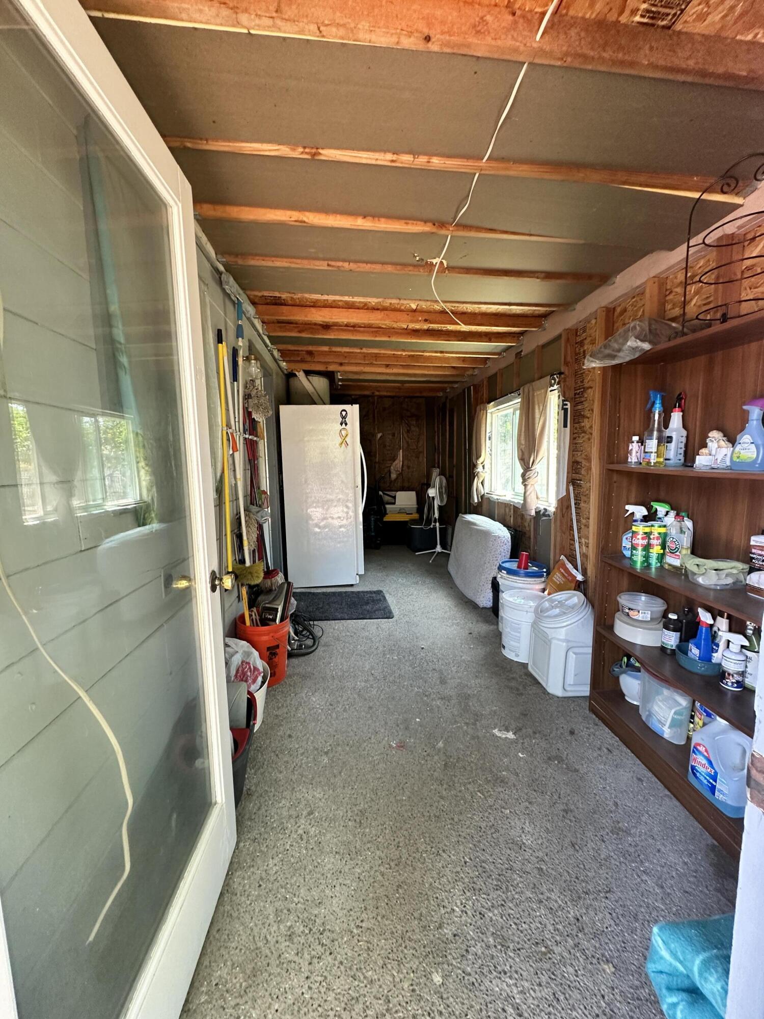 933 E Cross Ave, Tulare, CA 93274