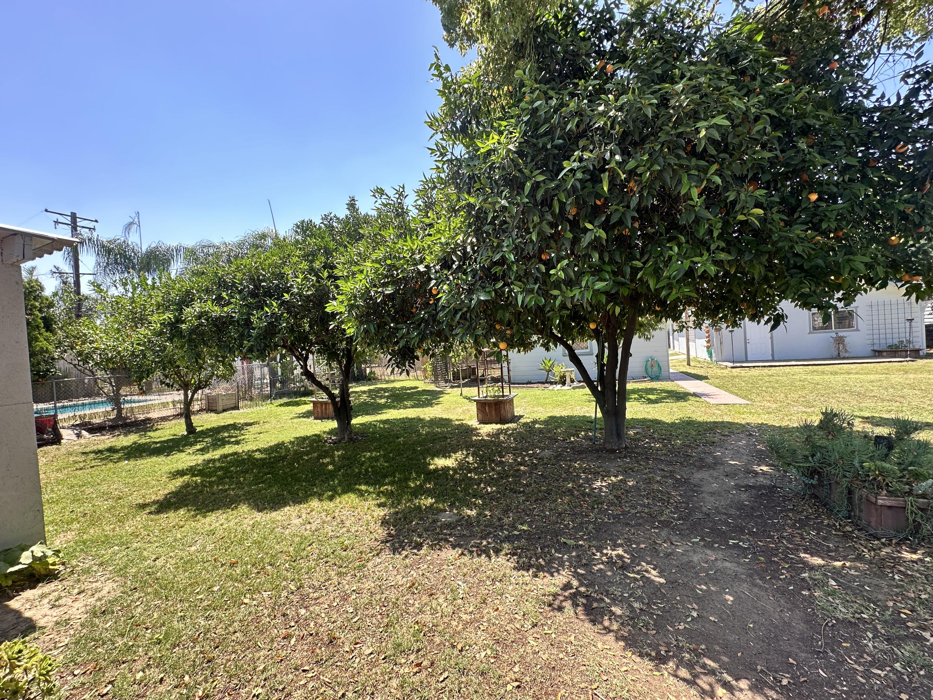 933 E Cross Ave, Tulare, CA 93274