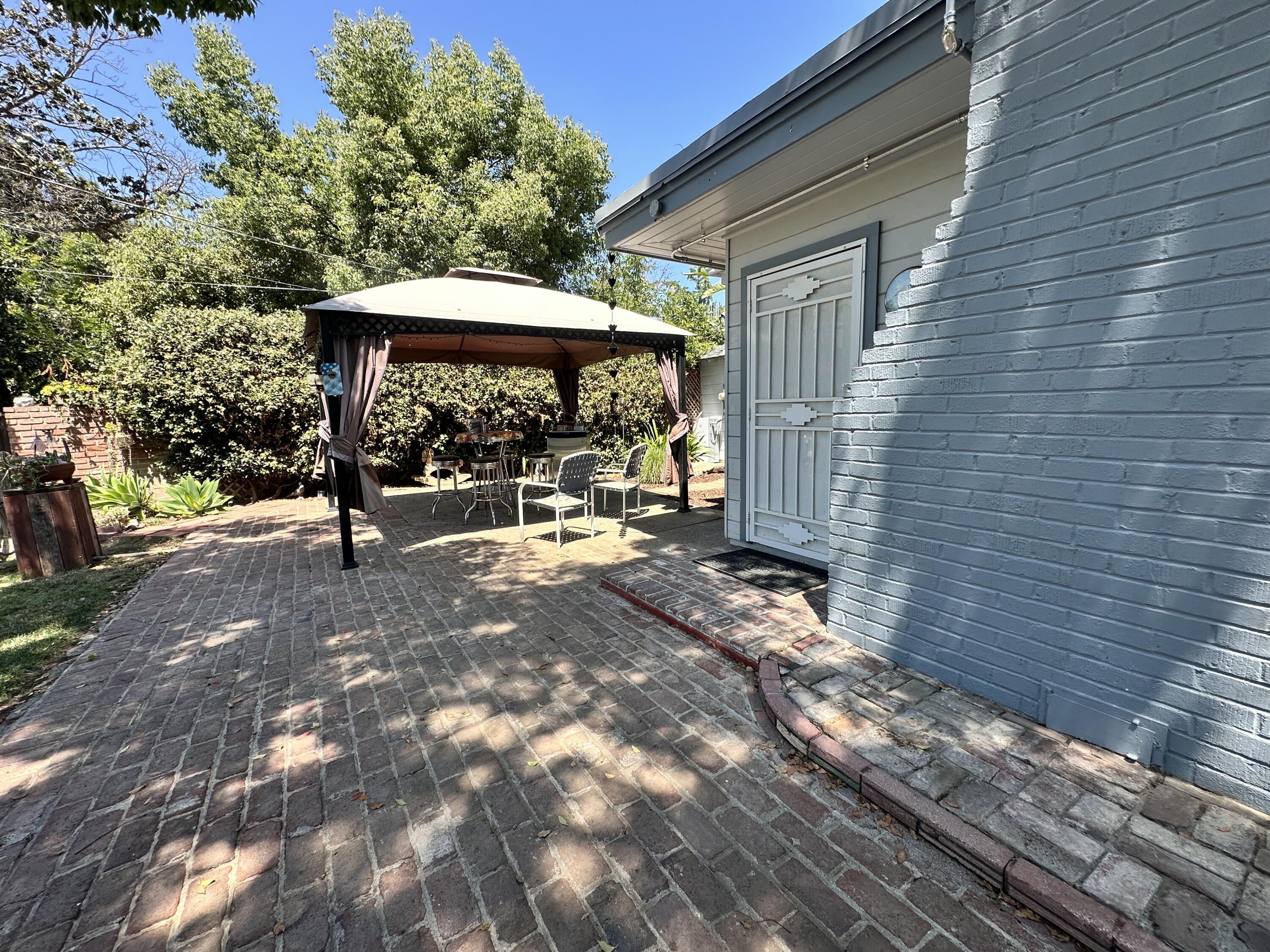 933 E Cross Ave, Tulare, CA 93274