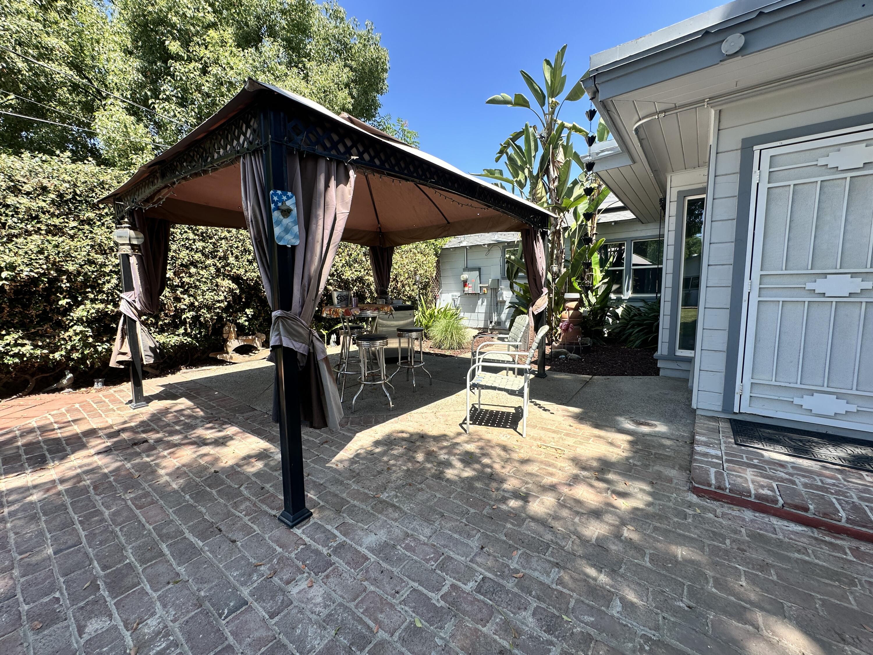933 E Cross Ave, Tulare, CA 93274