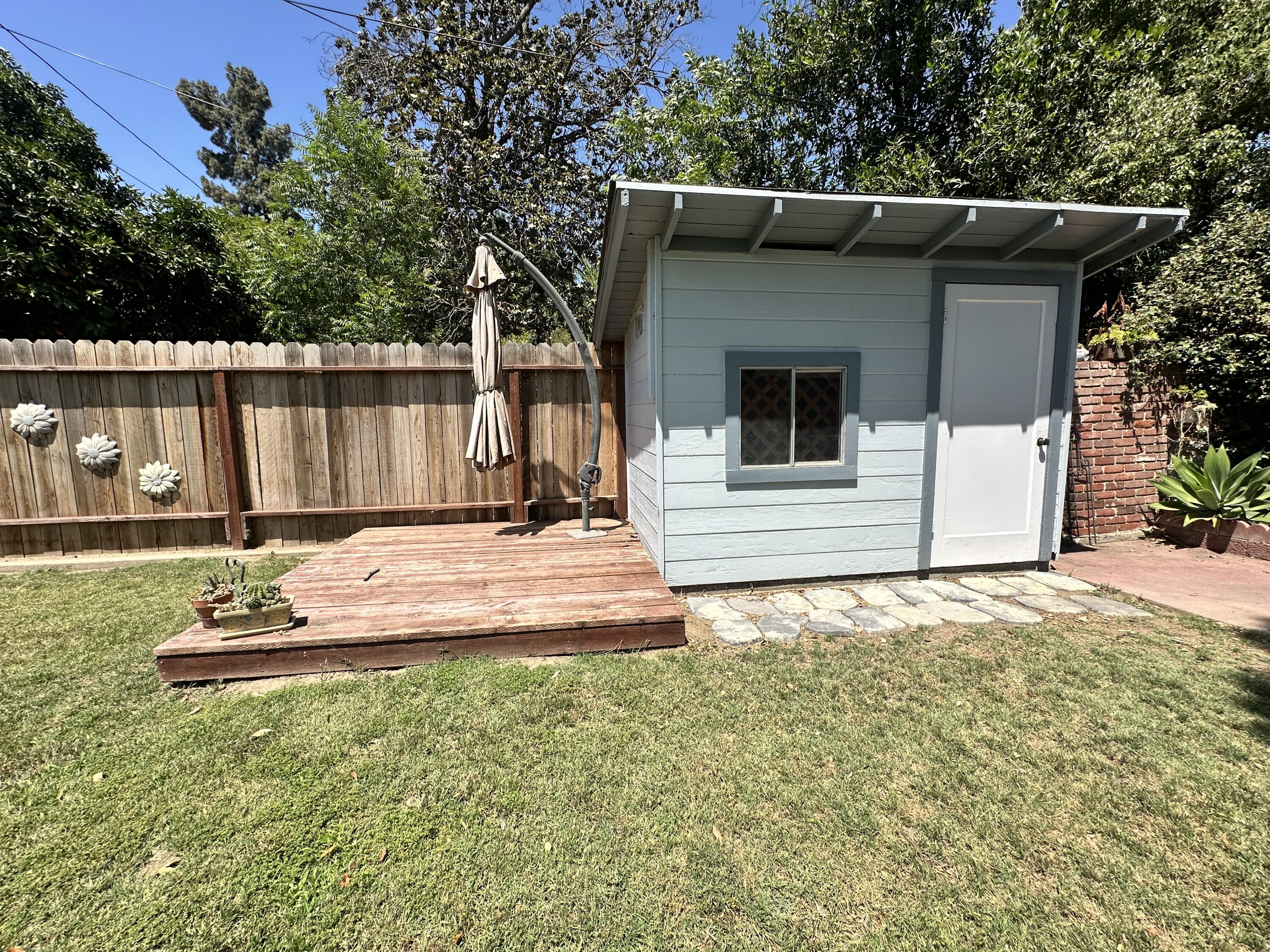 933 E Cross Ave, Tulare, CA 93274