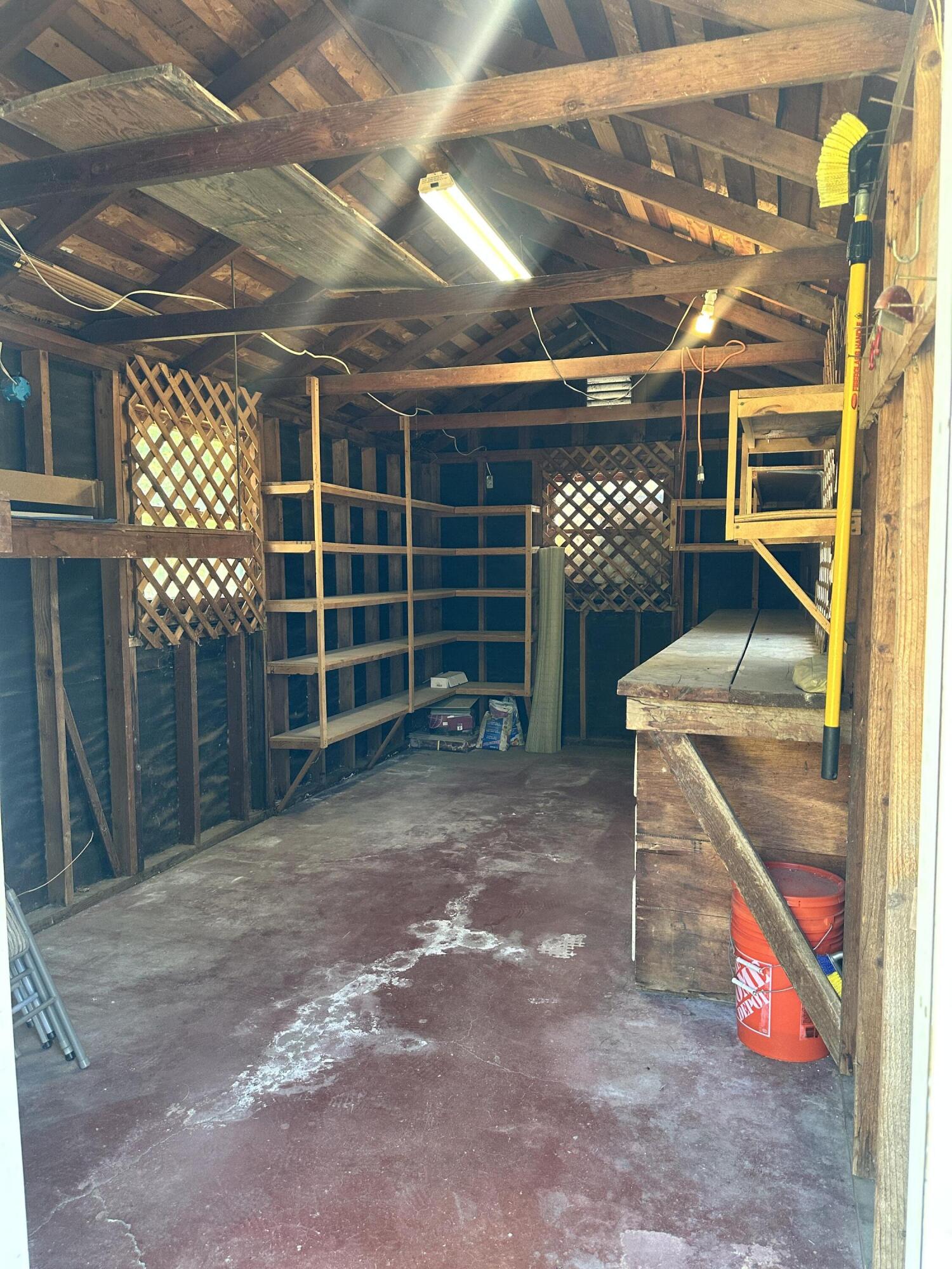933 E Cross Ave, Tulare, CA 93274