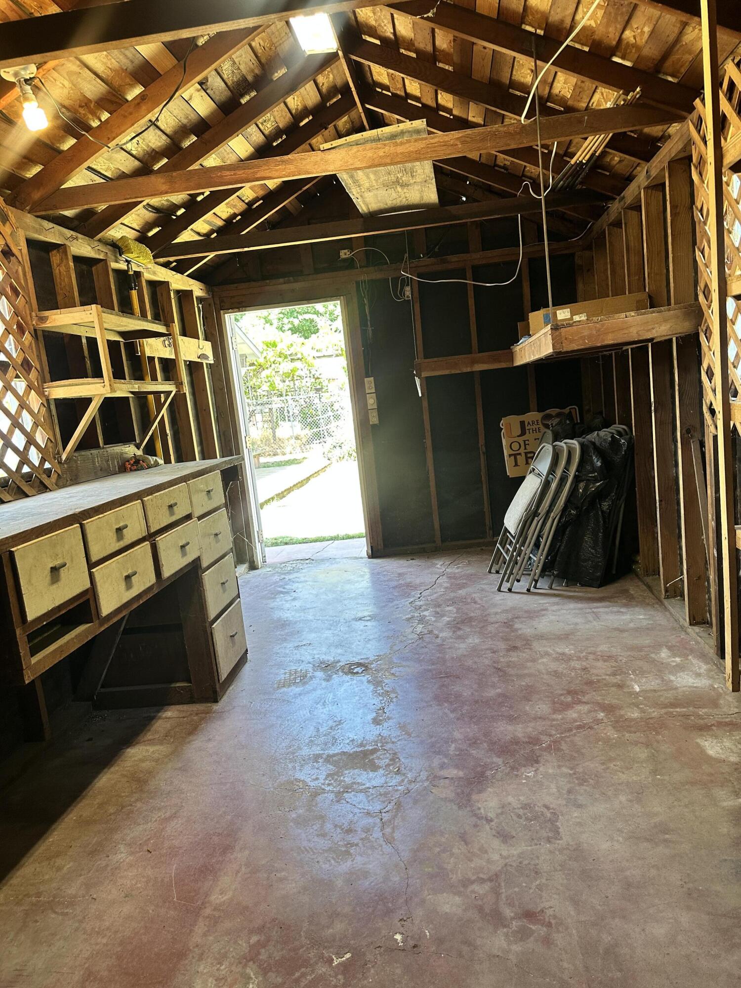 933 E Cross Ave, Tulare, CA 93274