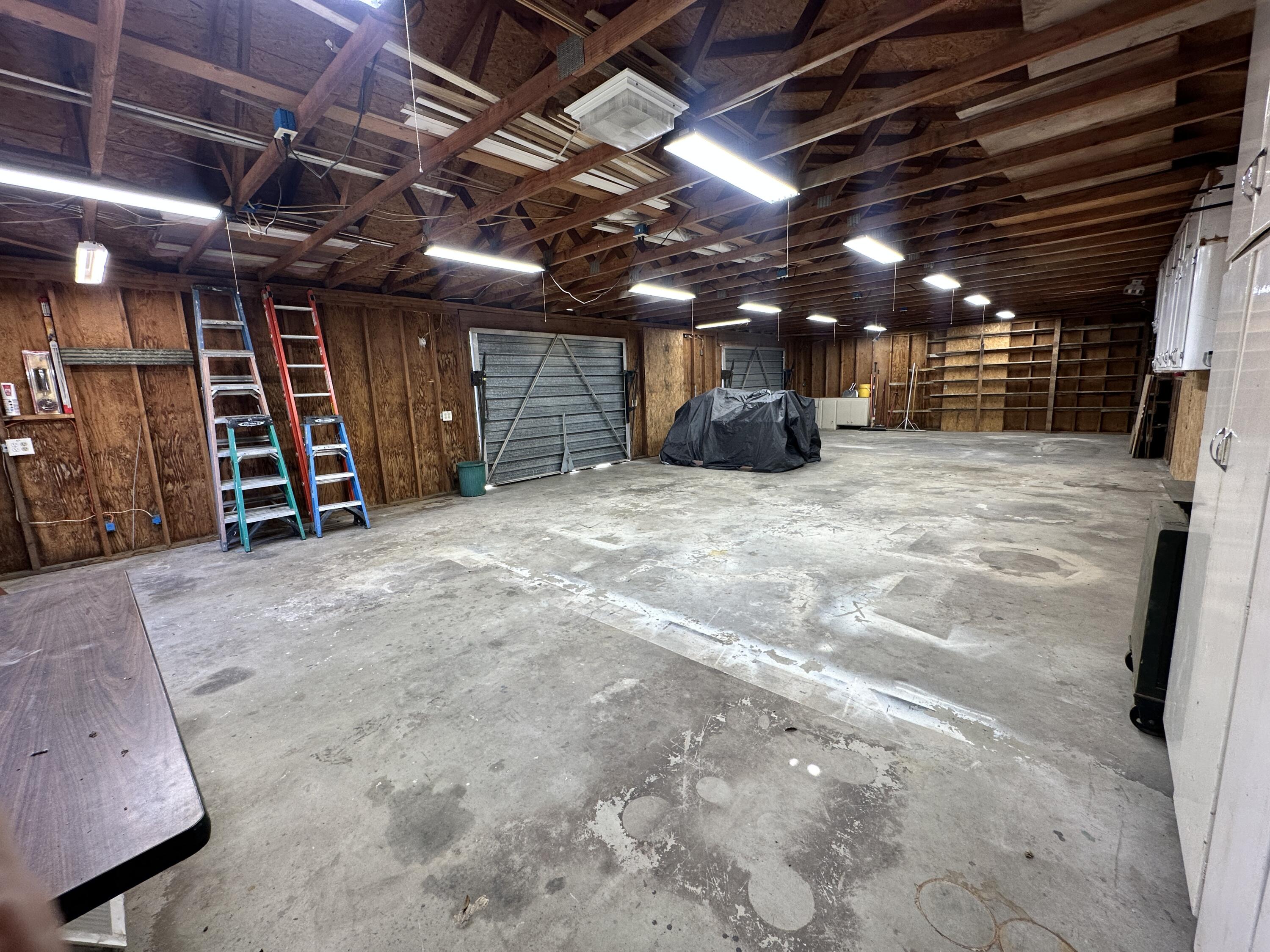 933 E Cross Ave, Tulare, CA 93274