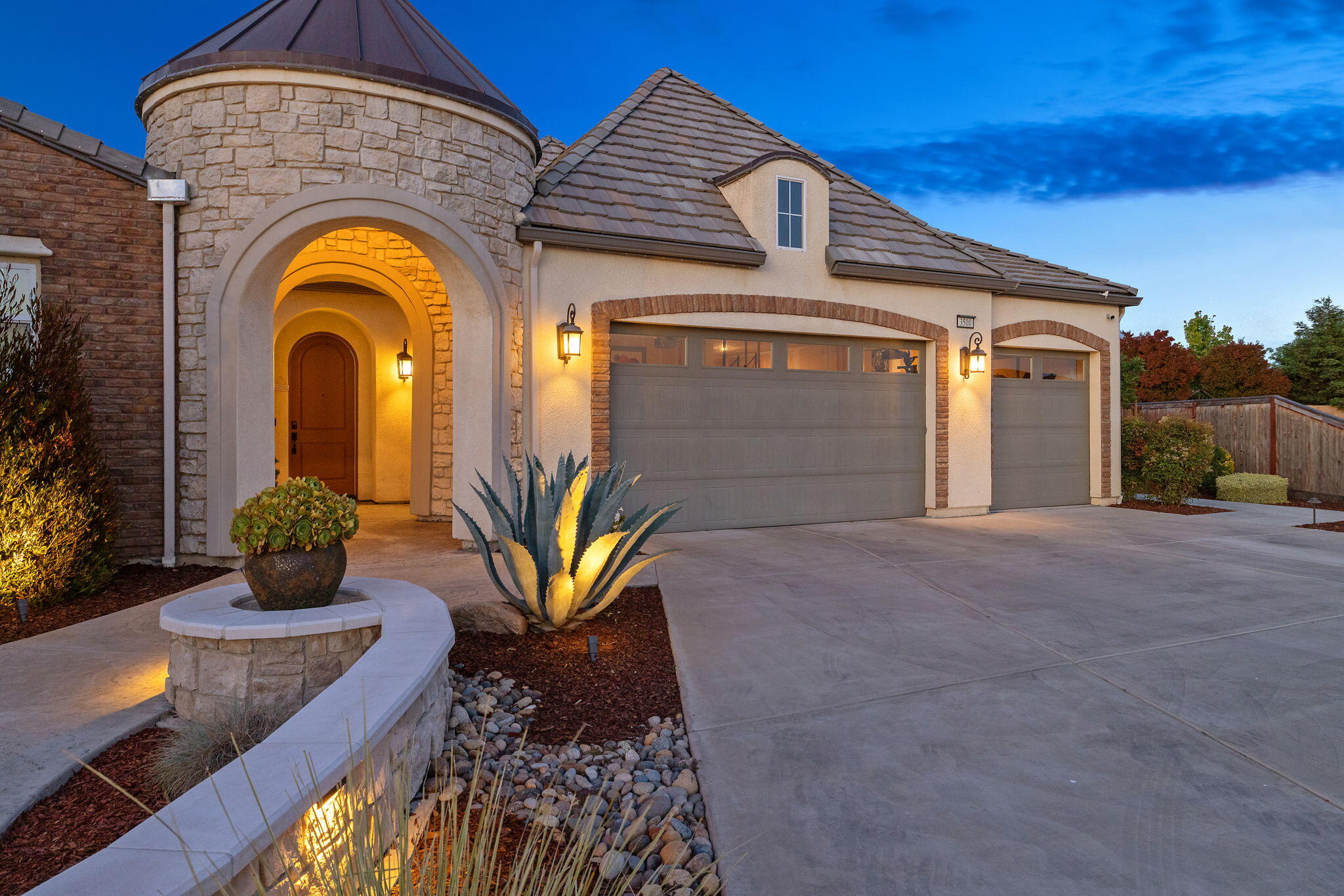 3500 W Lark Ave, Visalia, CA 93291