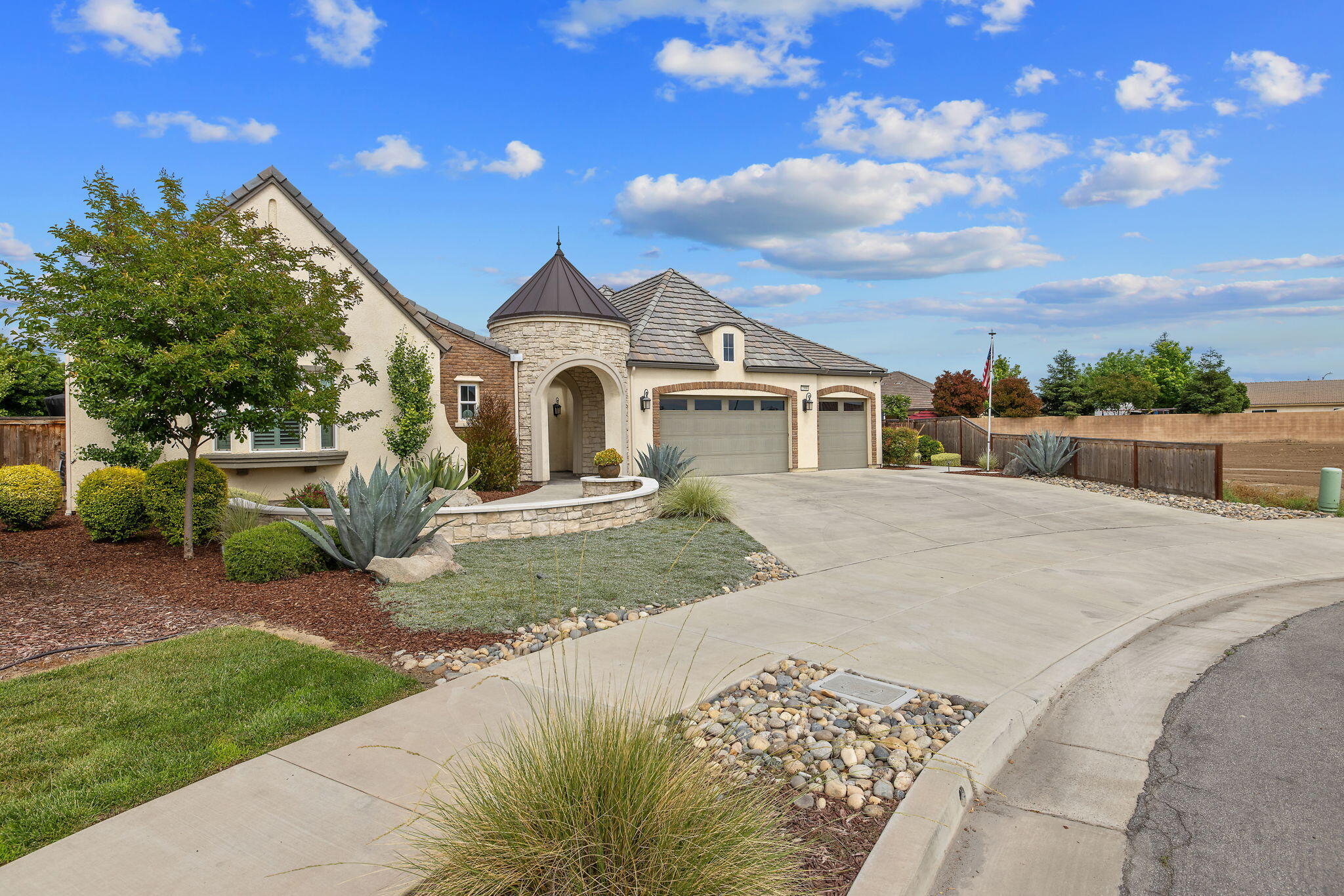 3500 W Lark Ave, Visalia, CA 93291