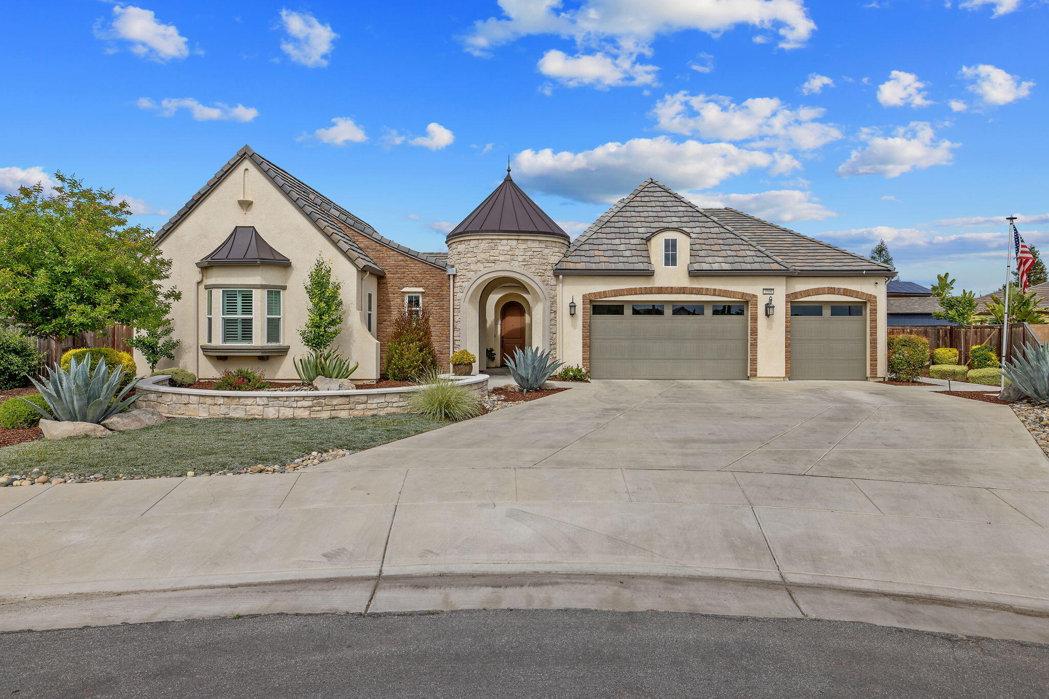 3500 W Lark Ave, Visalia, CA 93291