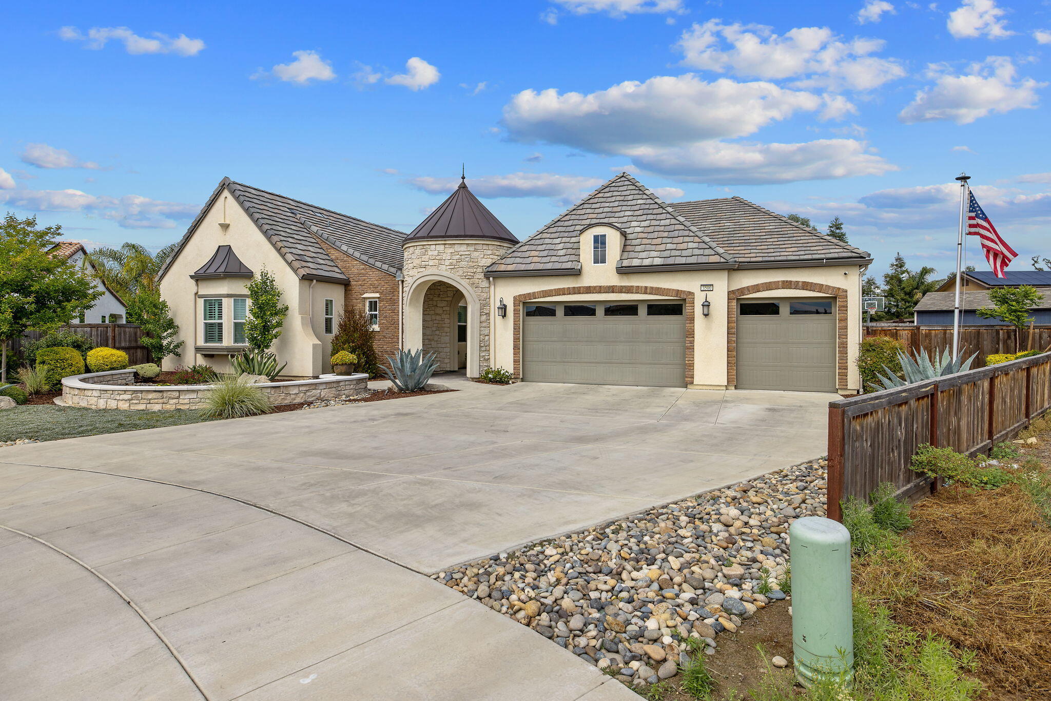 3500 W Lark Ave, Visalia, CA 93291
