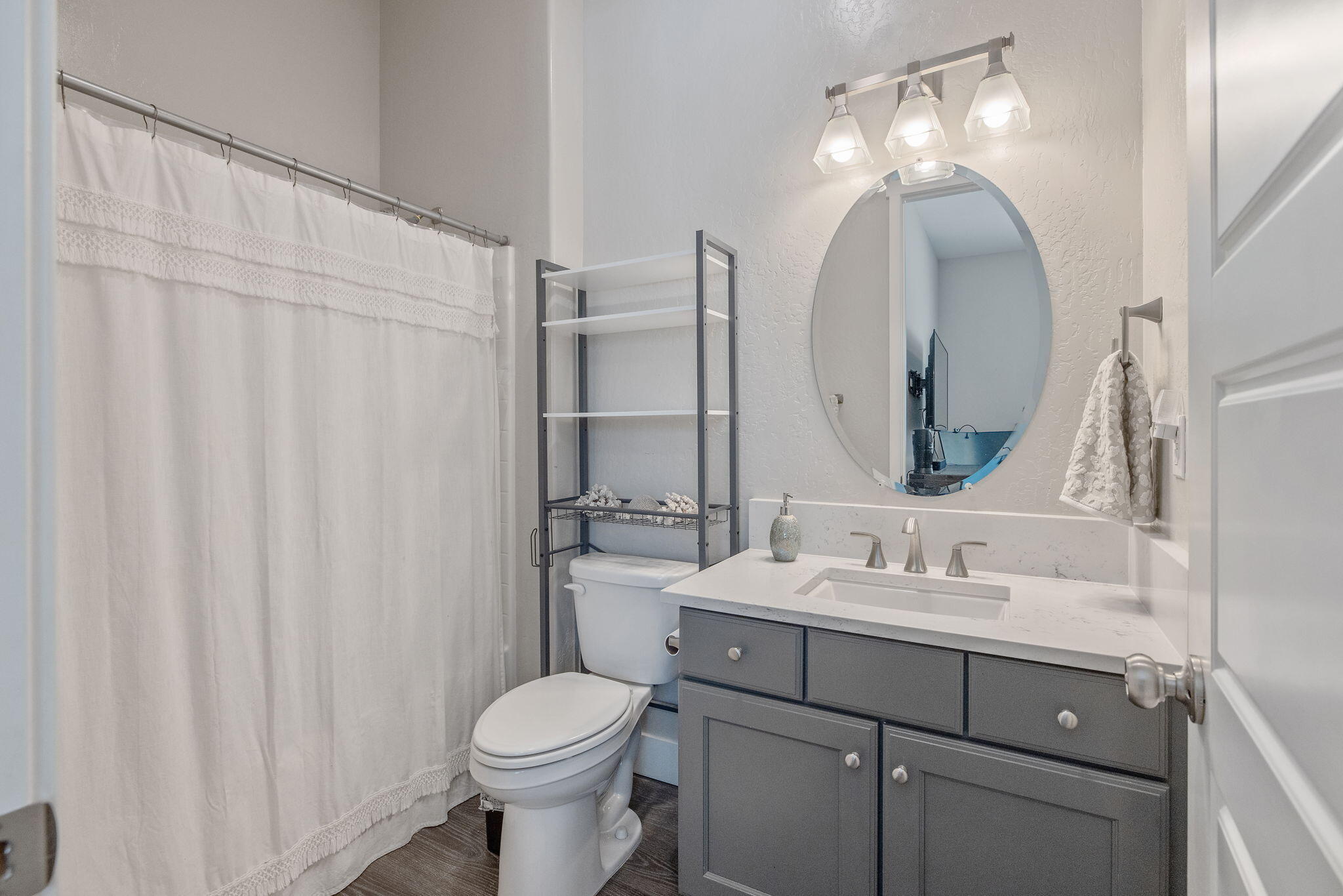 3500 W Lark Ave, Visalia, CA 93291