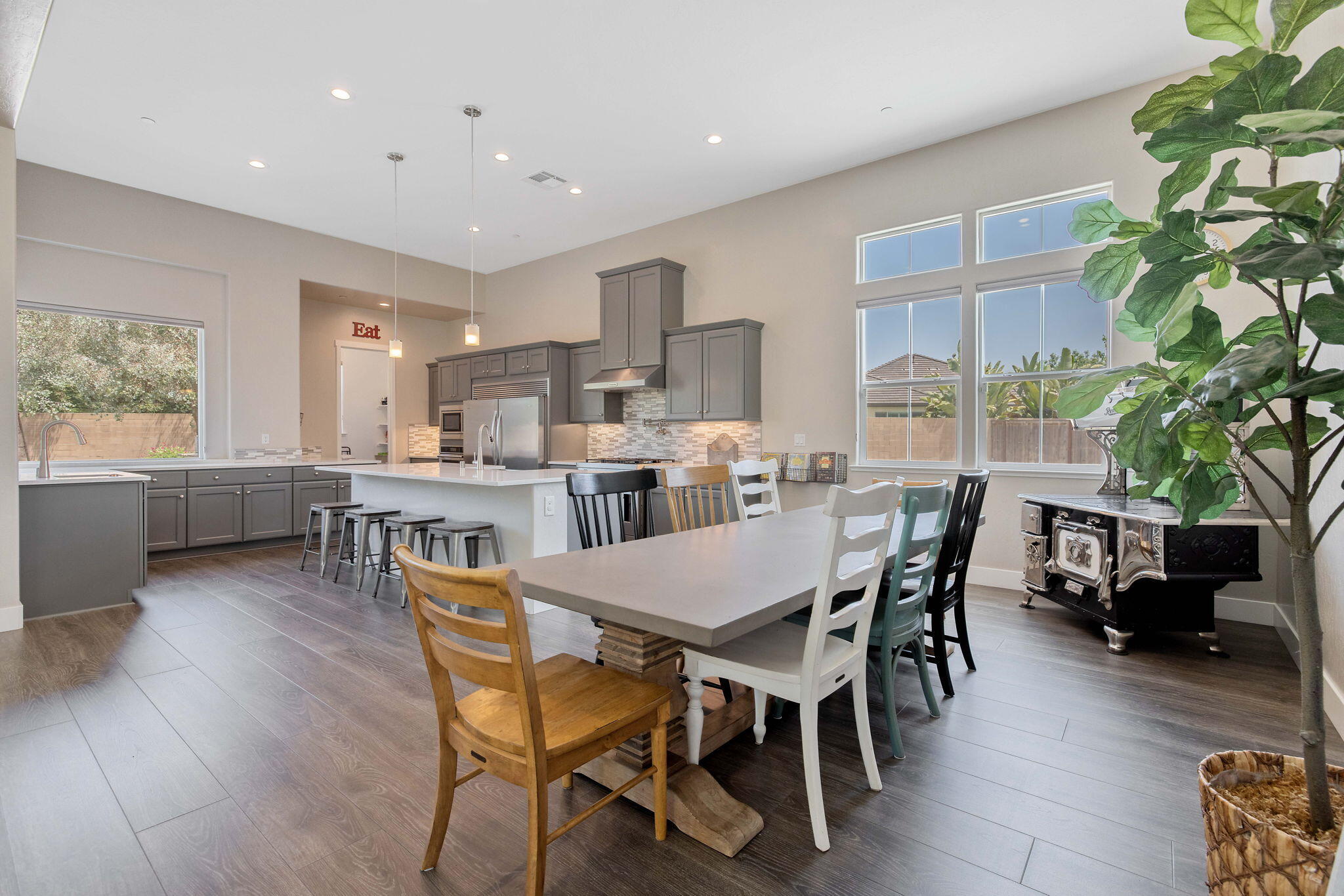 3500 W Lark Ave, Visalia, CA 93291