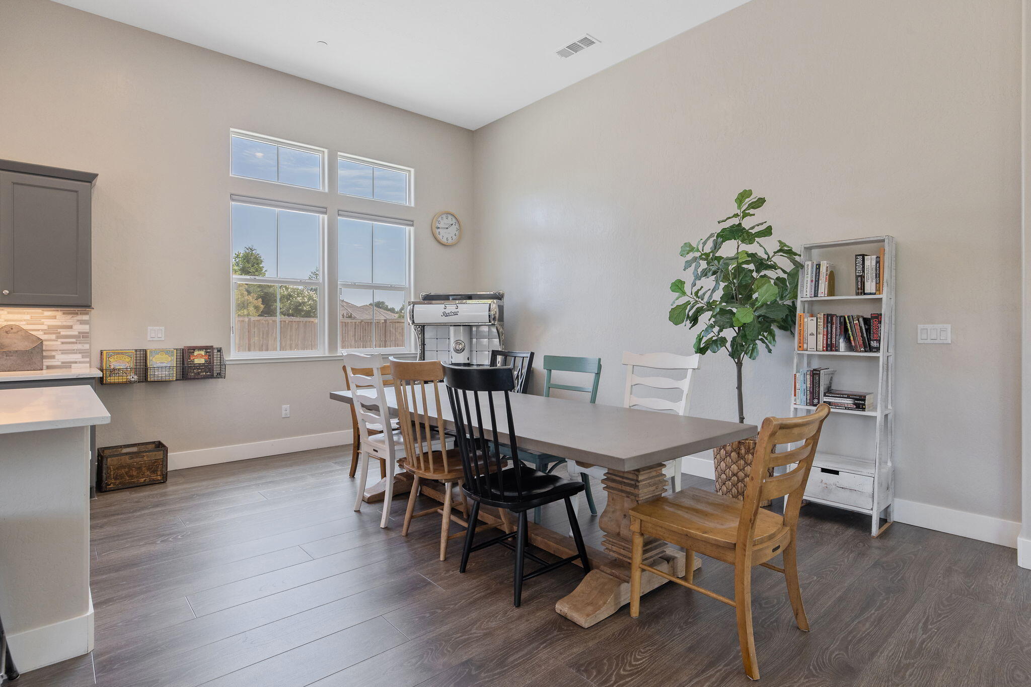 3500 W Lark Ave, Visalia, CA 93291